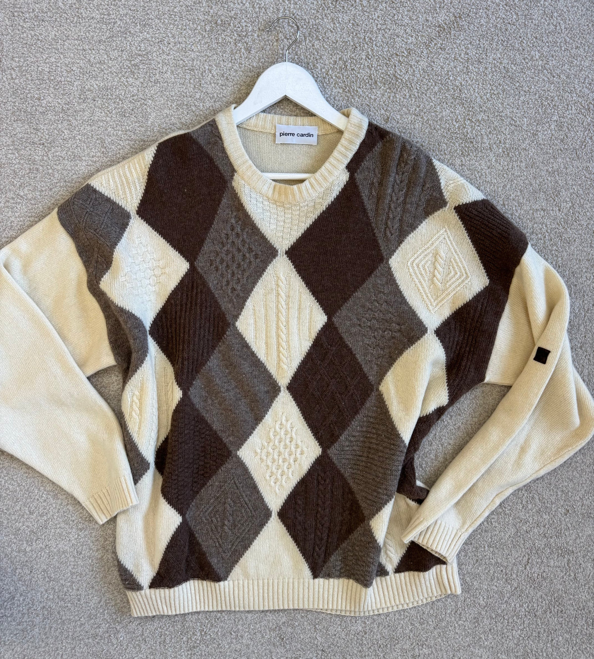 Pulover vintage Pierre Cardin din 80% Lana cu print( mărimea  XL )