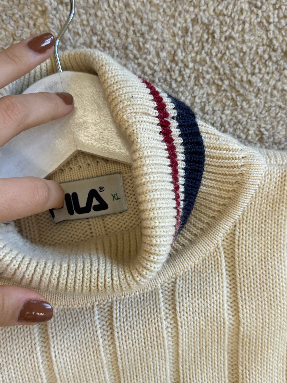 Pulover vintage FILA  din 50% până cu inscripție brodată ( mărimea XL)