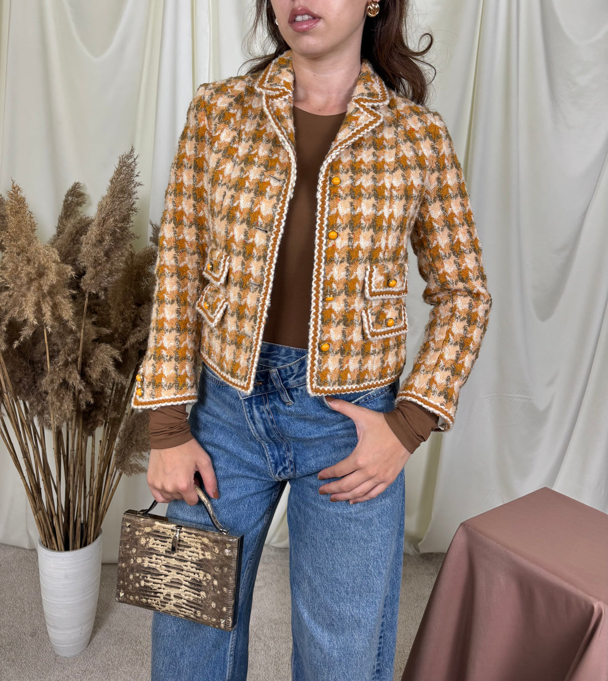 Sacou vintage tip jachetă din tWeed superb de lana, nasturi bijuterie ( mărimea xs)
