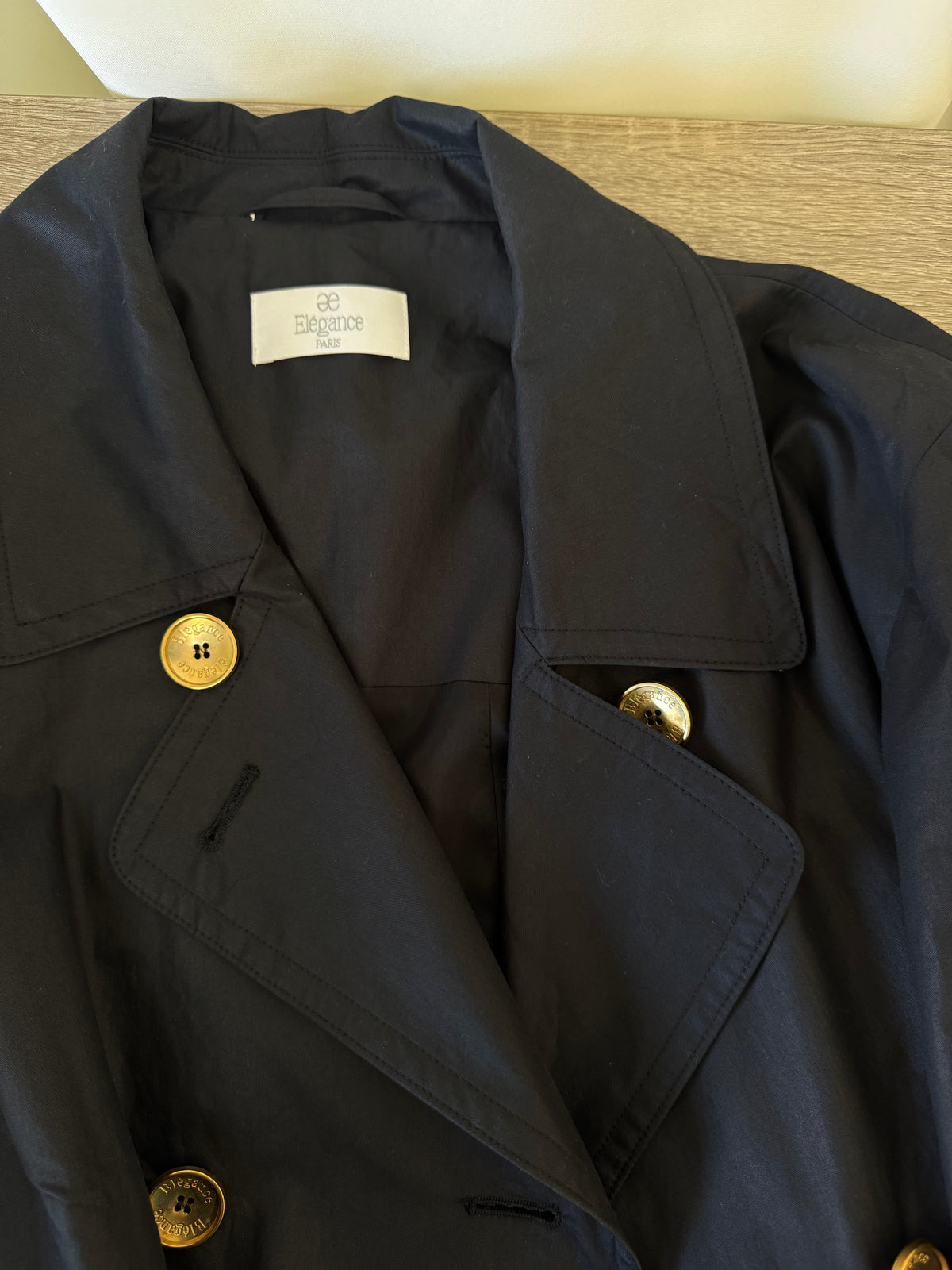 Trench vintage ELEGANCE PARIS cu nasturi inscripționați aurii, croi superb, 100% bumbac ( mărimea L)