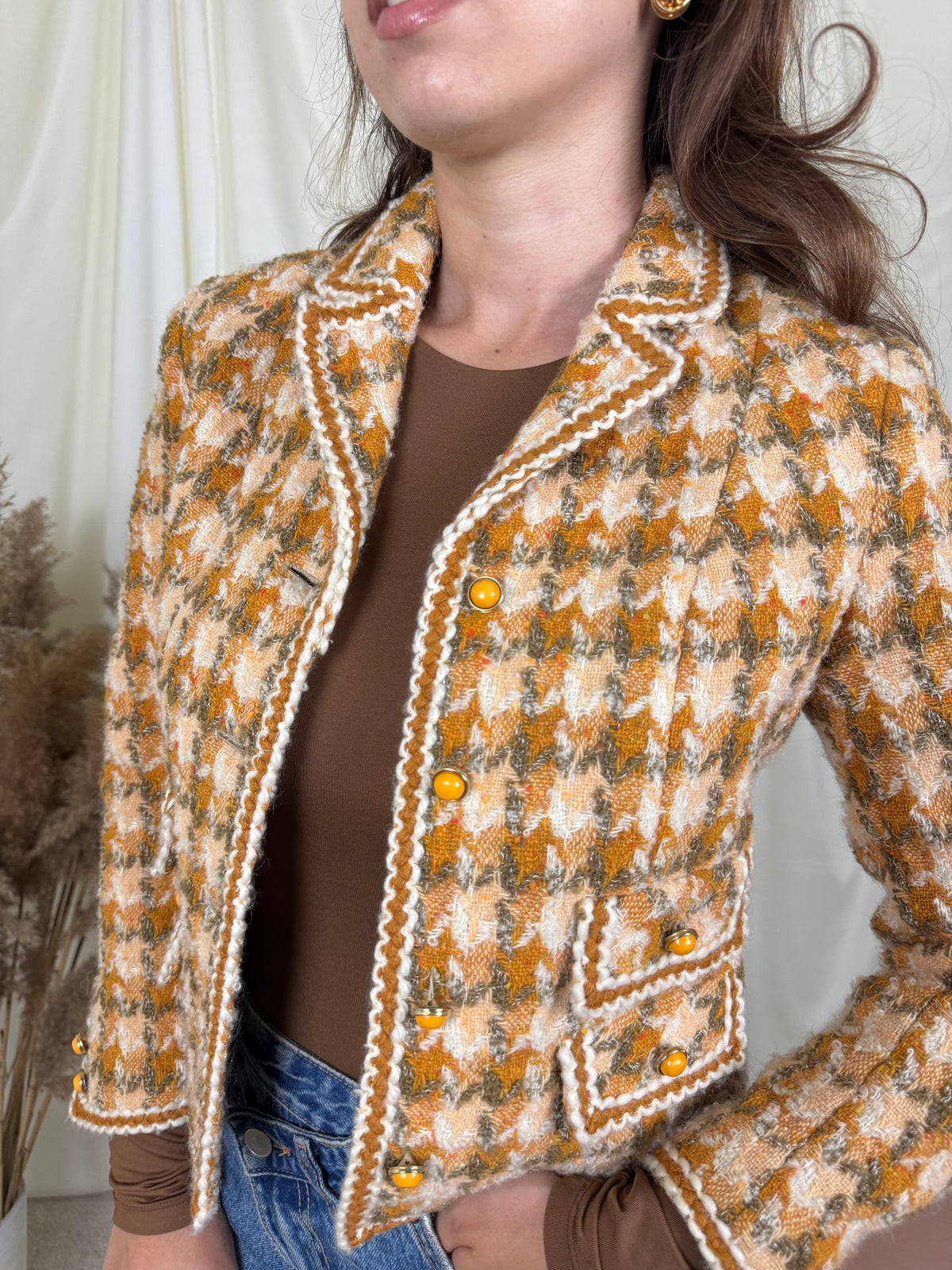 Sacou vintage tip jachetă din tWeed superb de lana, nasturi bijuterie ( mărimea xs)