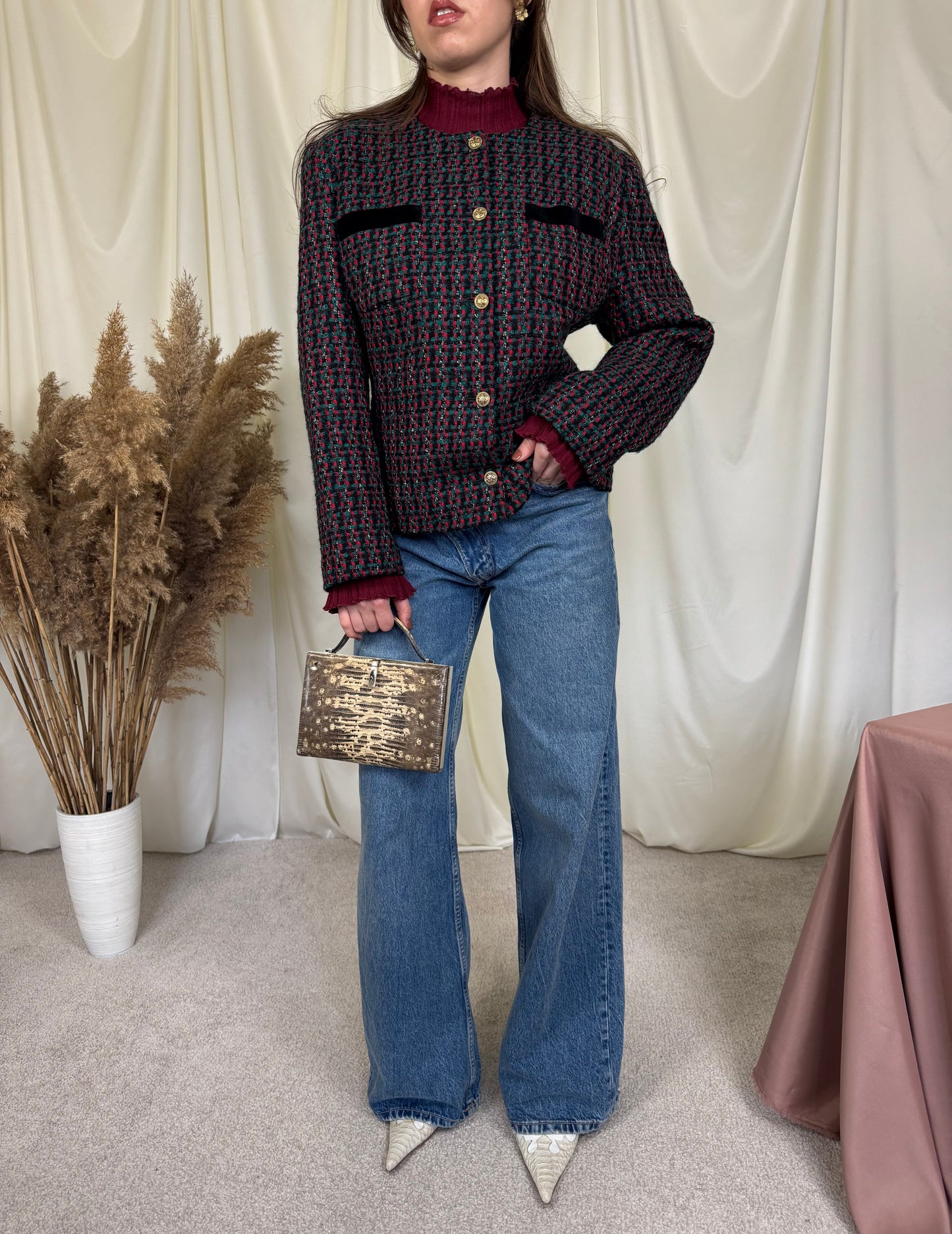 Jacheta din lana tip tweed cu detalii din catifea neagră și nasturi tip bijuterie, mărimea L/XL,