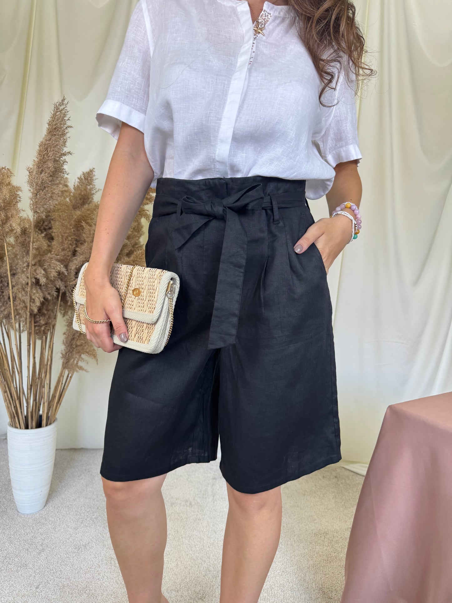 Pantalon negru MADELEINE din 100% in cu talie înaltă marcata + cordon pentru ajustare ( mărimea M)