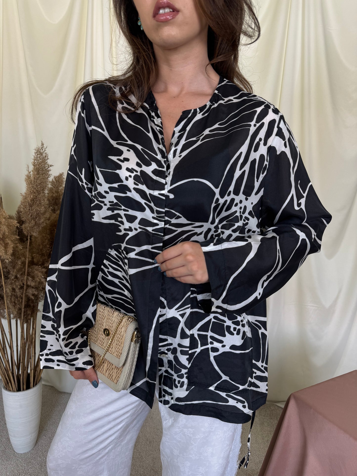 Cămașă Oska din 100% mătase naturală cu print, croi lejer, talie ajustabilă cu snur( mărimea L-XL)