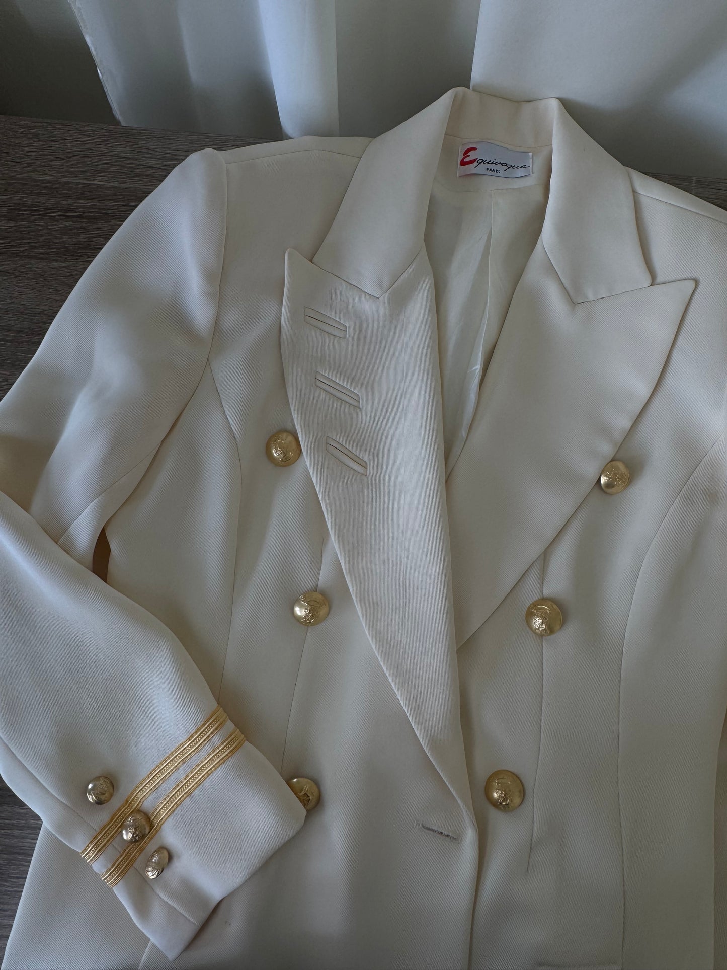 Sacou vintage cu nasturi metalicii aurii (mărimea M)