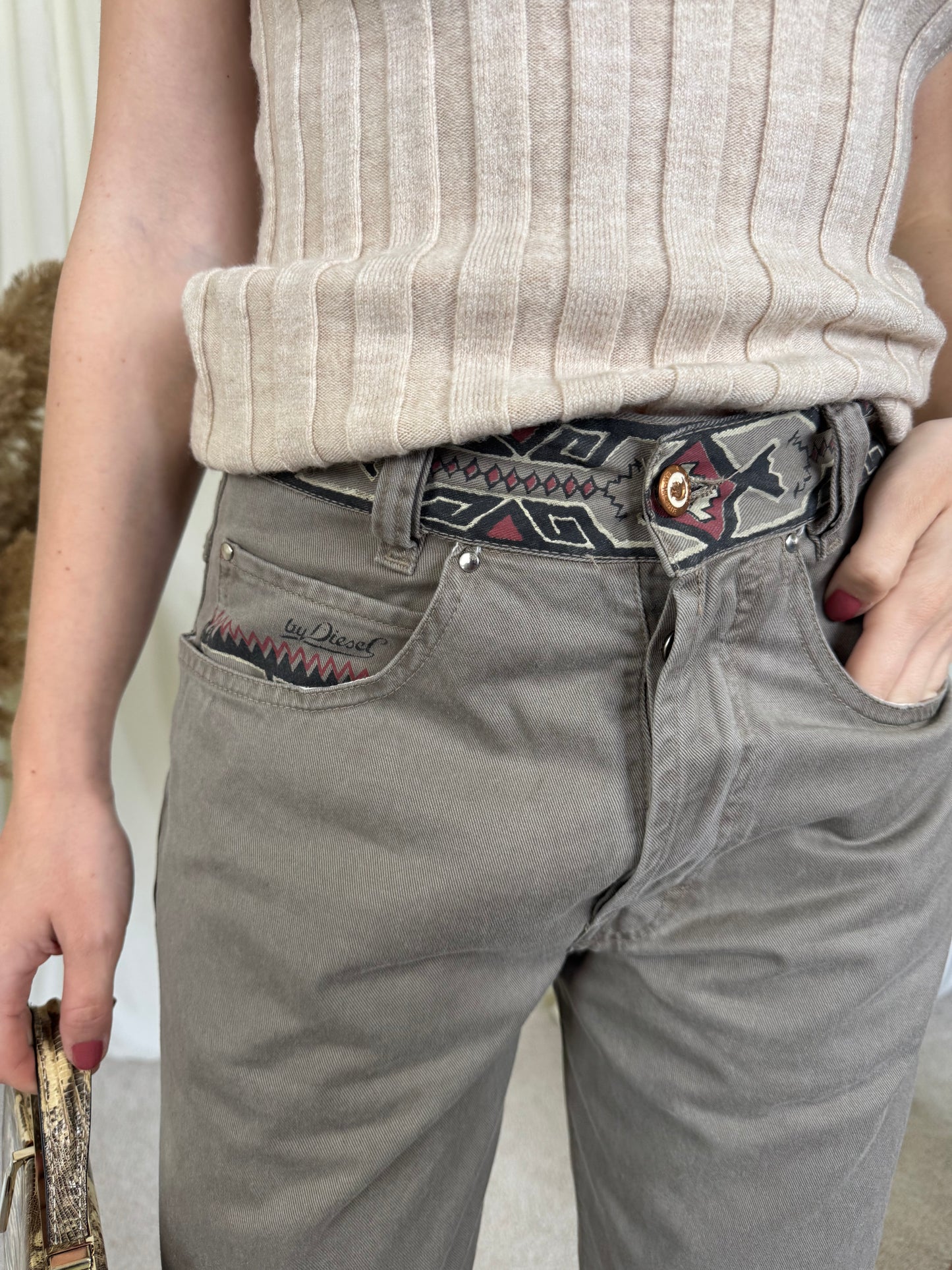 Blugi vintage Diesel din bumbac cu talie înaltă 
(Mărimea S/M)