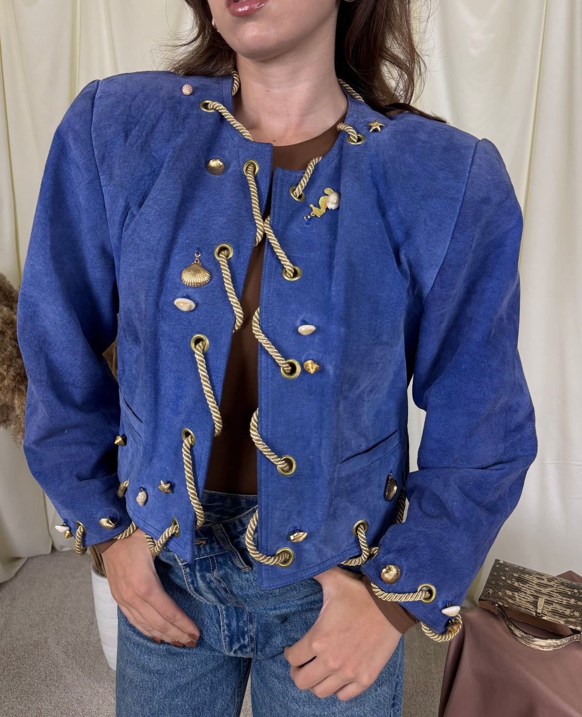Jacheta vintage din 100% piele naturală cu accesorii metalice aurii ( mărimea M/L)