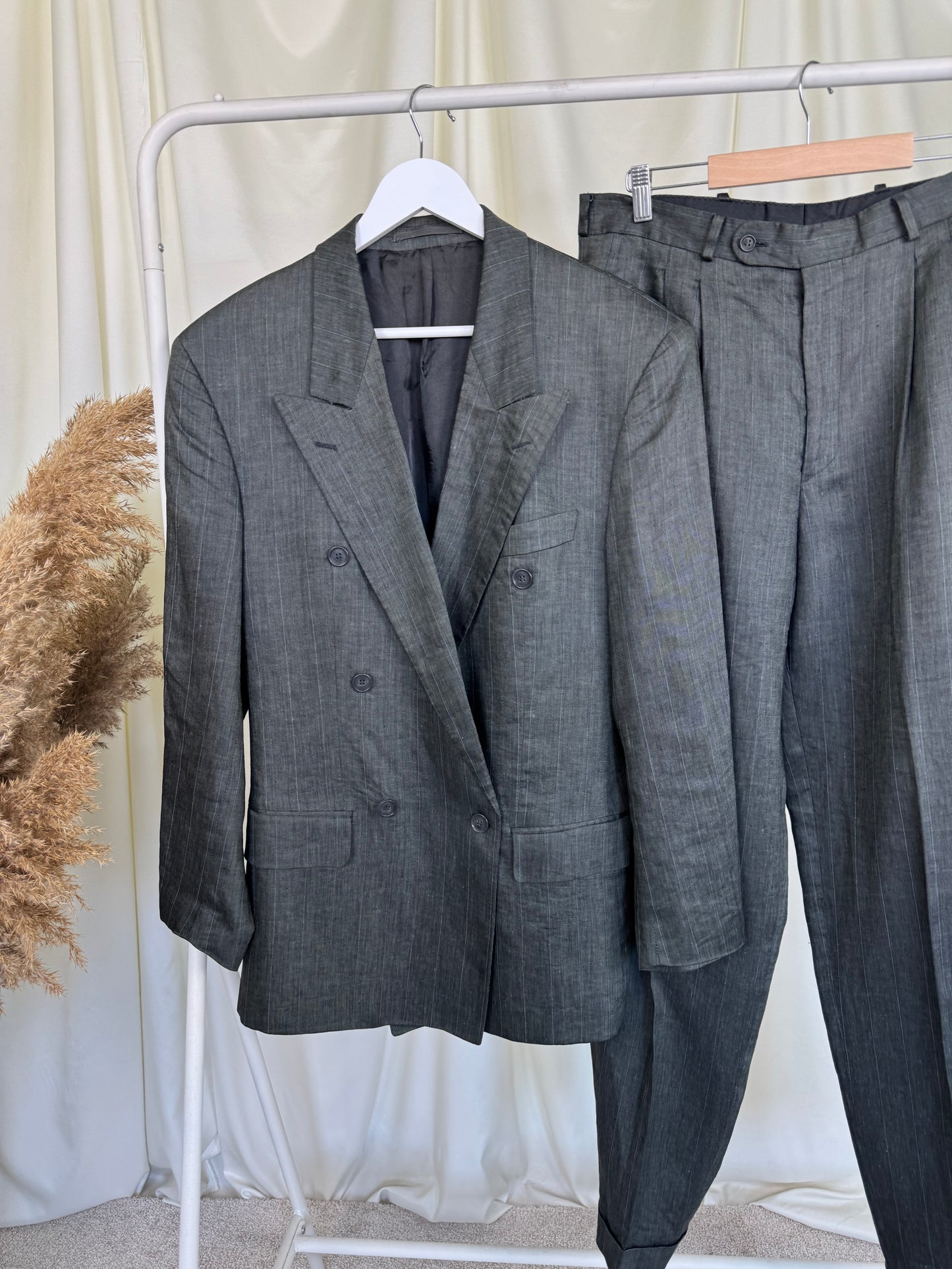 Costum HUGO BOSS din 100% in, verde închis cu dungi fine, pantalon cu talie înaltă (Mărimea L)