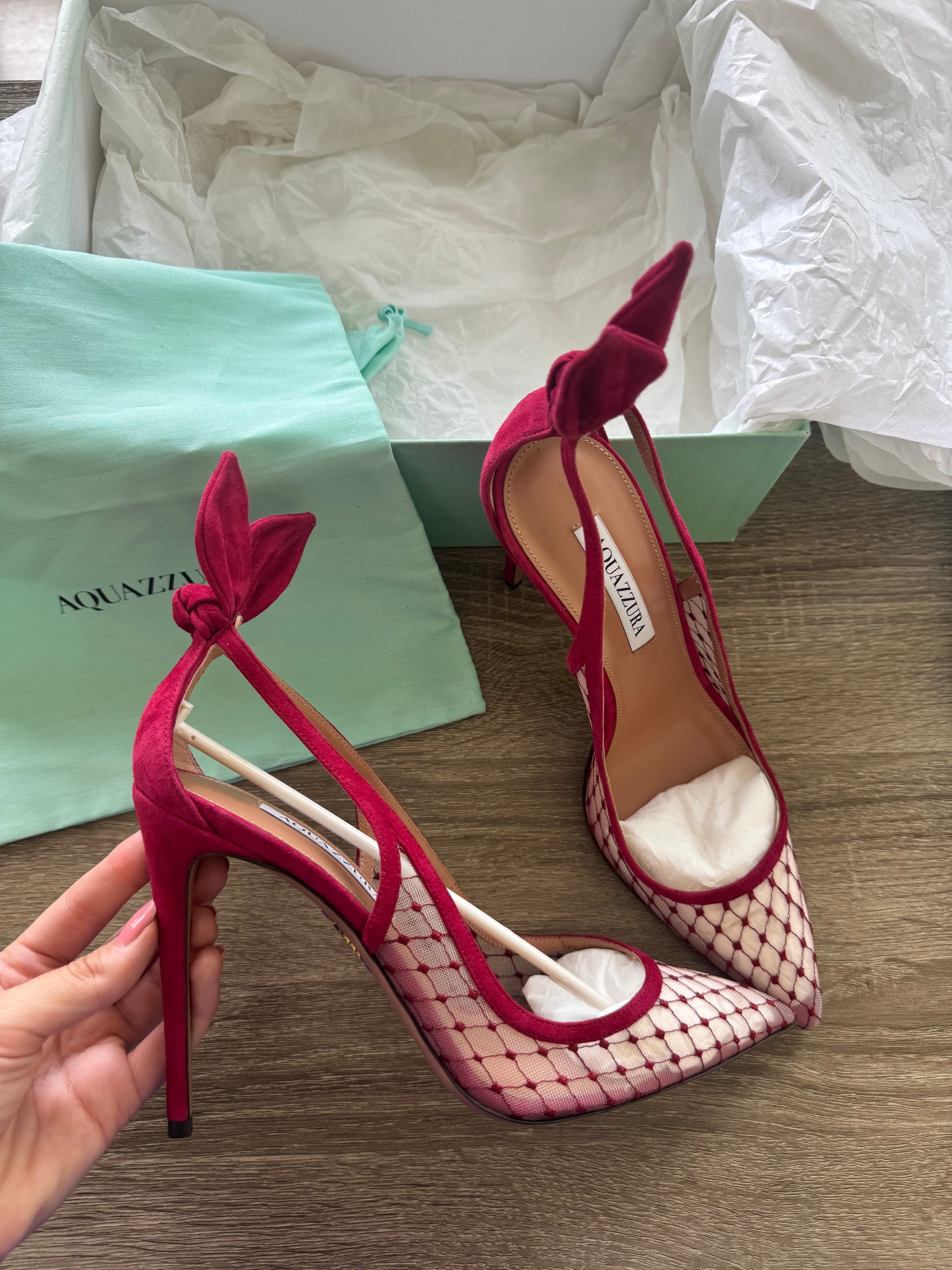 Pantofii Bow Tie Aquazzura spectaculoși din piele naturală, în condiție nouă ( mărimea 40,5) 
Spectaculoși, lucrați impecabil.