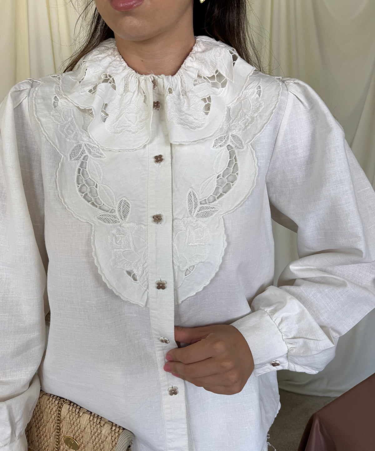 Cămașa vintage deosebită din 100% bumbac cu o lucrătură superbă ( mărimea M)