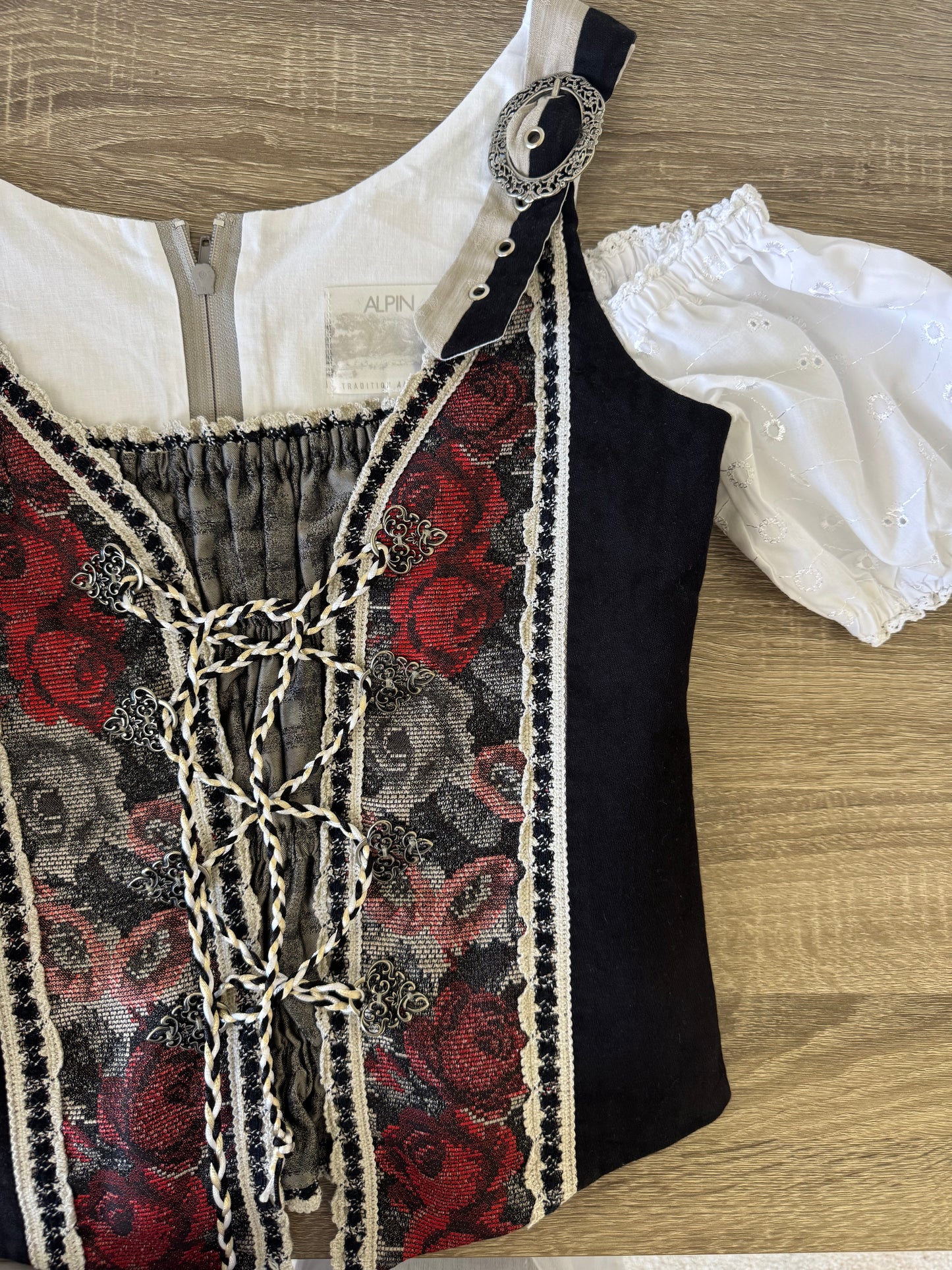 Back! Top negru vintage cu print floral din in și mâneci din bumbac, detalii metalice ( mărimea S/M)