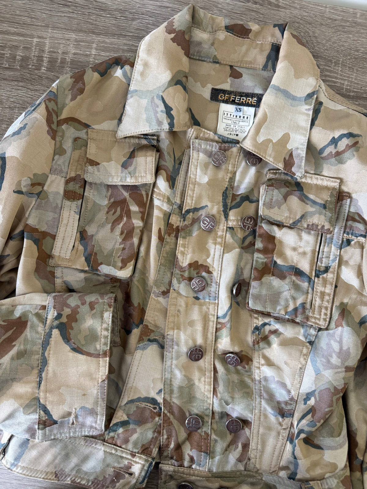 Geacă vintage premium GIANFRANCO FERRE din bumbac cu print army și nasturi inscripționați ( mărimea XS )