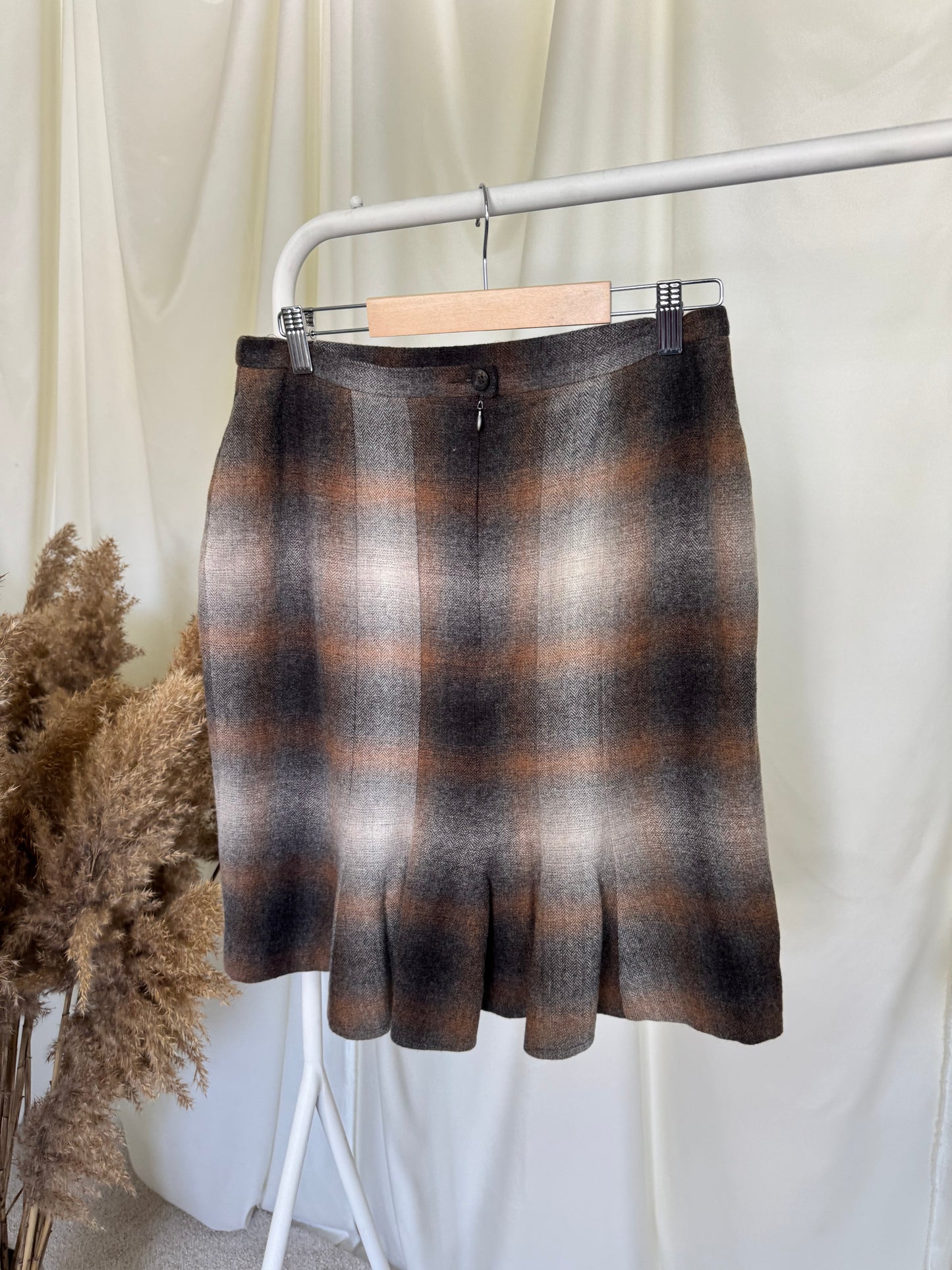 Fusta Madeleine în nuanțe de crem din lana (M)