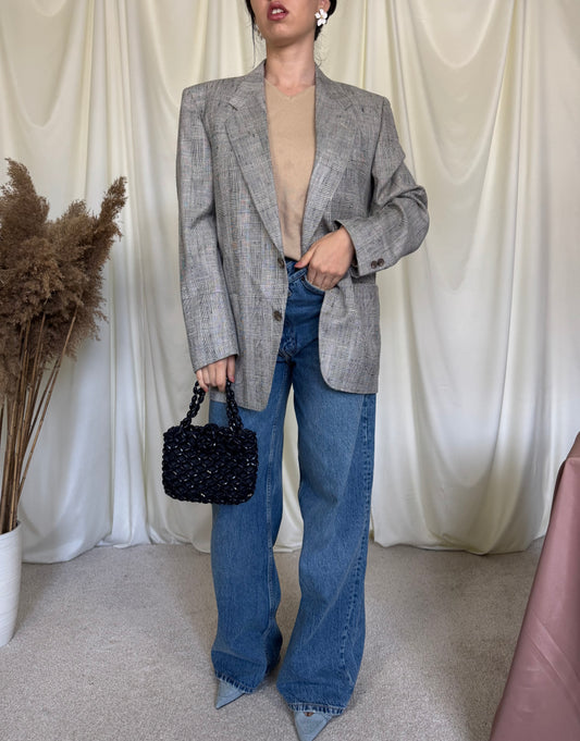 Sacou vintage superb din stofă preponderent lână și mătase naturala. Mărimea M- fit oversized, cu umeri marcați