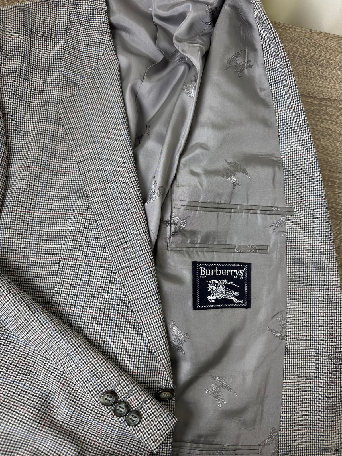 Sacou luxury BURBERRY din stofă 100% lână premium cu print în carouri, croi bărbătesc ( mărimea L )