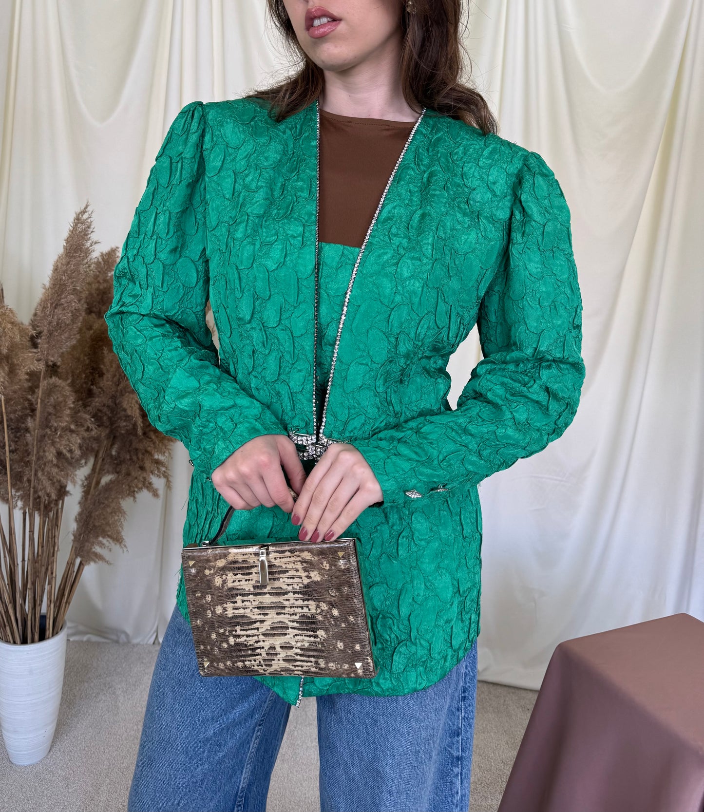 Back. Sacou vintage HANDMADE cu talie cambrata și accesoriu elegant  
(Mărimea M)
