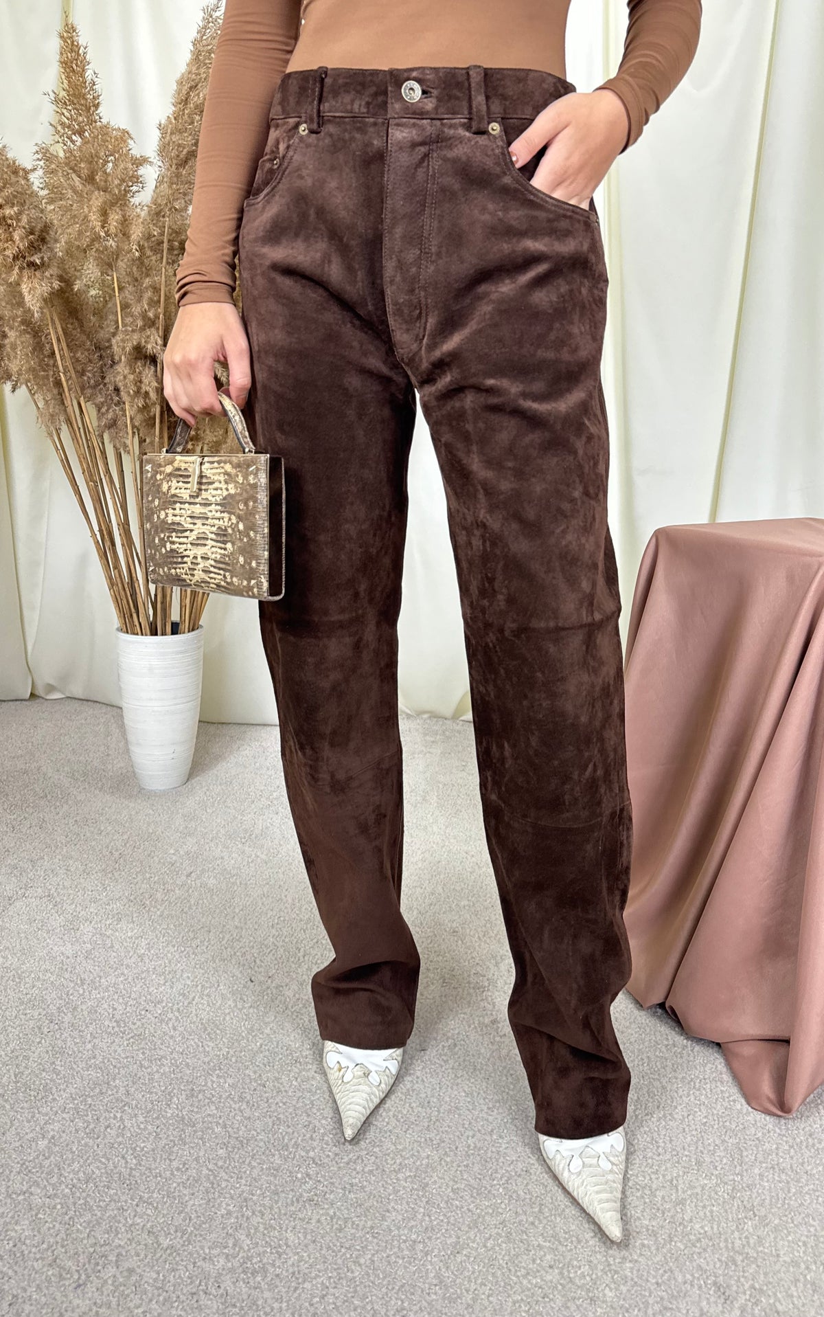 Pantalon vintage din 100% piele naturală întoarsă cu talie înaltă ( mărimea M/L)