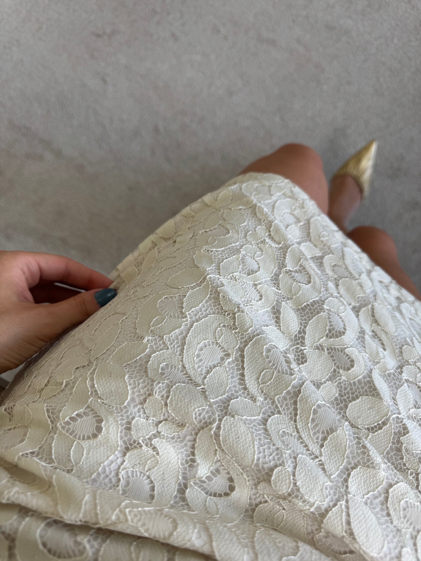 Rochie crem Hugo Boss din dantelă cu talie marcata ( mărimea S)
