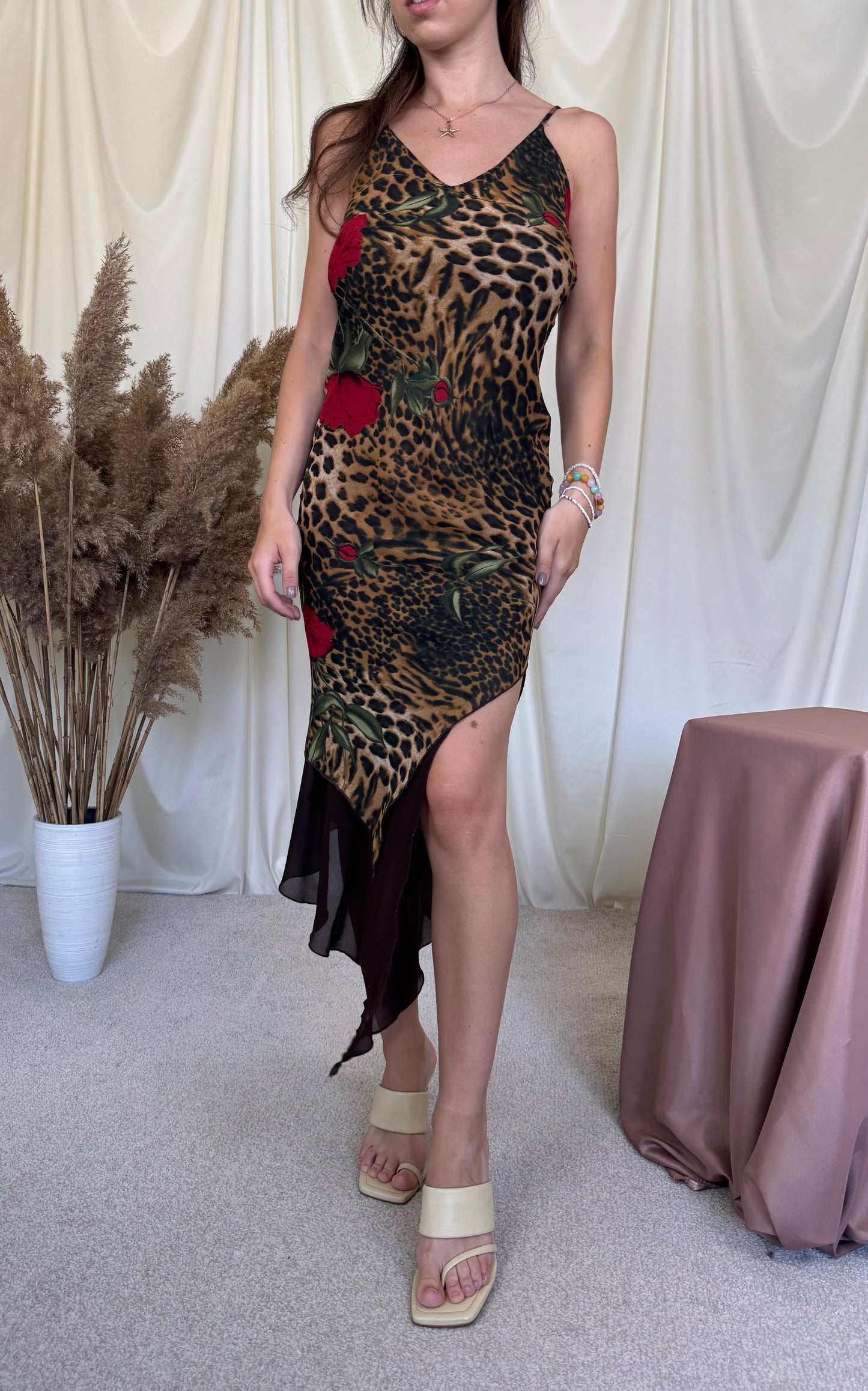 Rochie vintage cu print trandafiri și croi asimetric, croială fluidă ( mărimea S)