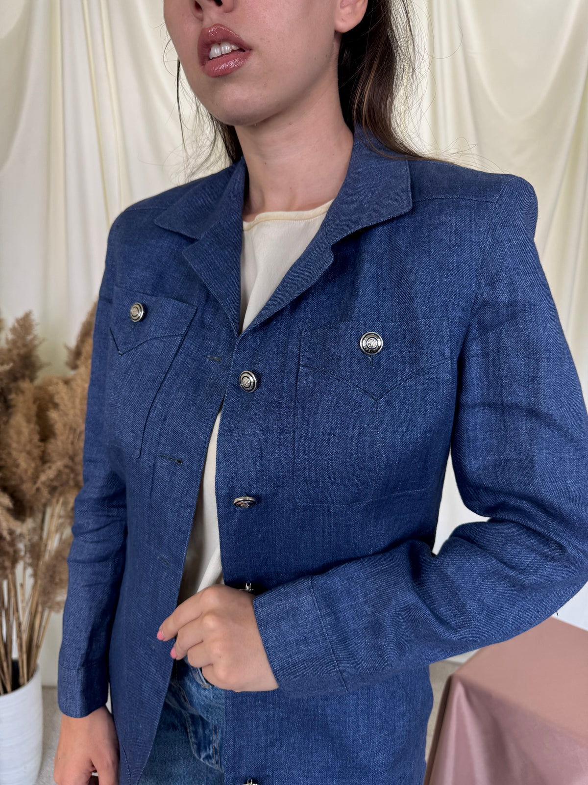 Rare vintage piece. Jachetă luxury ESCADA din 100% in calitativ, nasturi metalici inscripționați, lucrată impecabil ( mărimea XS/S)