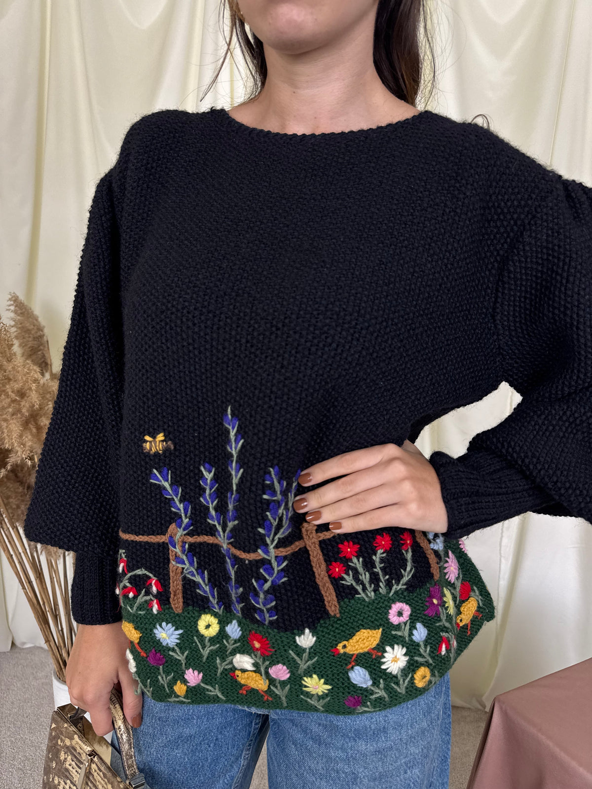 Piesă vintage din 100% lână, realizată manual cu detalii brodate ( mărimea M/L)