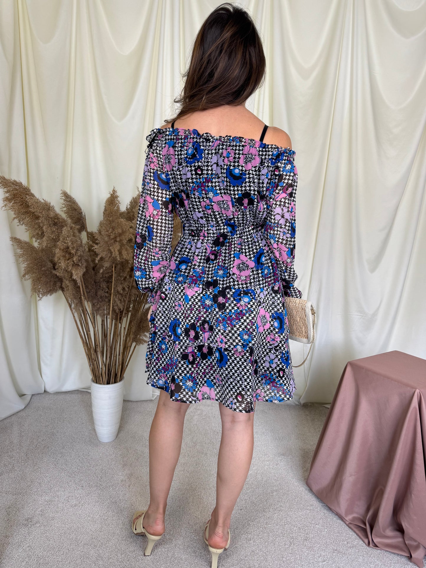 Rochie Guess cu talie elastică și print floral ( mărimea XS-S/M)