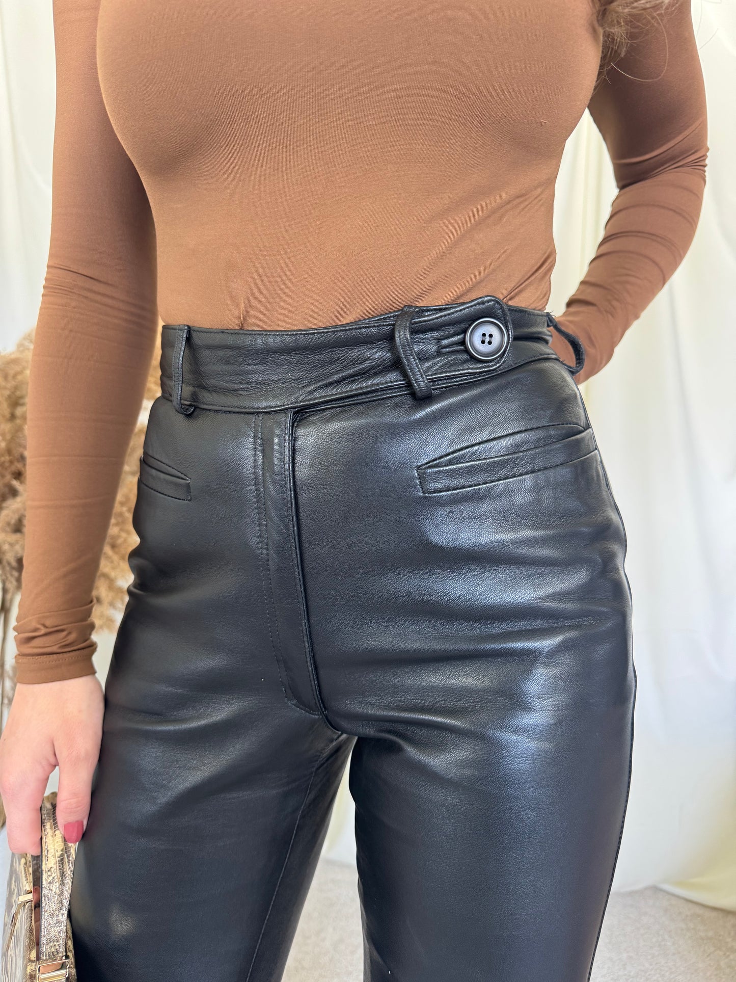 (BACK IN STOCK) Pantalon din piele naturala super fina( mărimea xs)