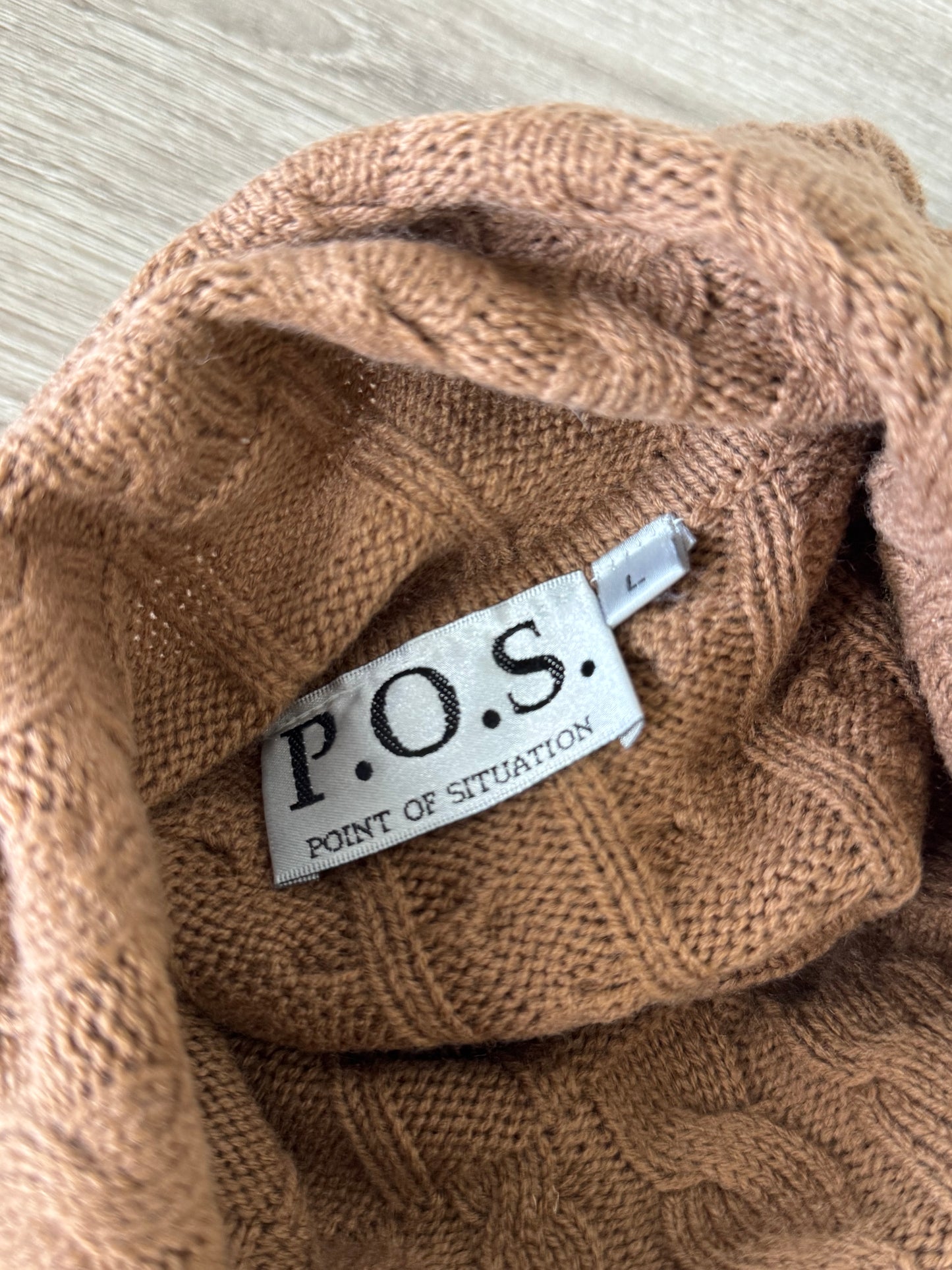 Pulover vintage din lână merino cu umerii marcați( mărimea M)