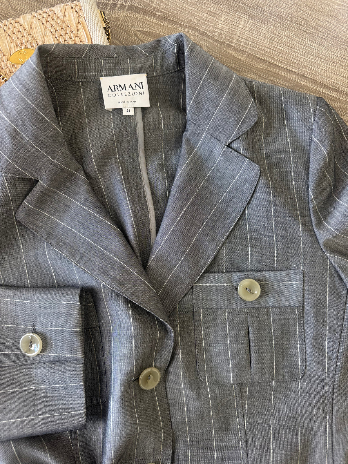 Sacou-jacheta luxury ARMANI din lana fina și calitativă, finisaje impecabile, mic defect*( Mărimea M)