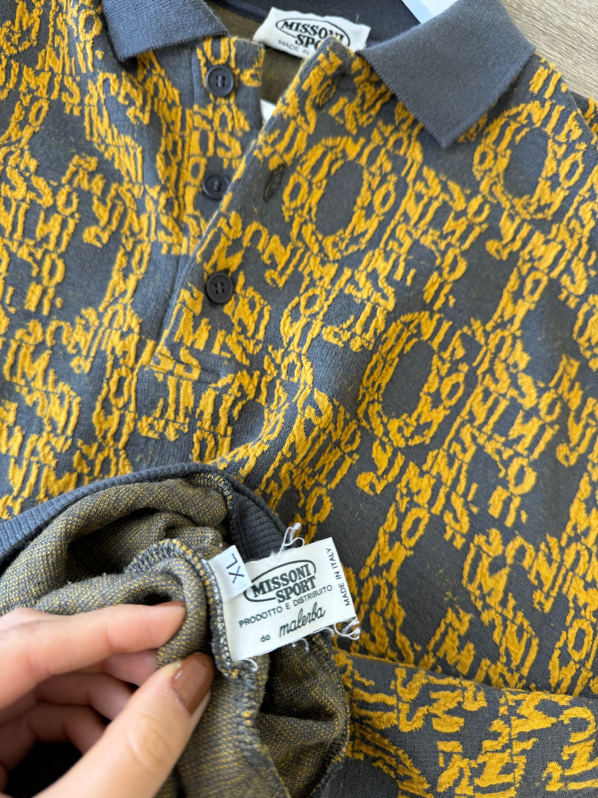 Pulover/ hanorac luxury MISSONI cu print branduit din 50% lana  ( mărimea XL)