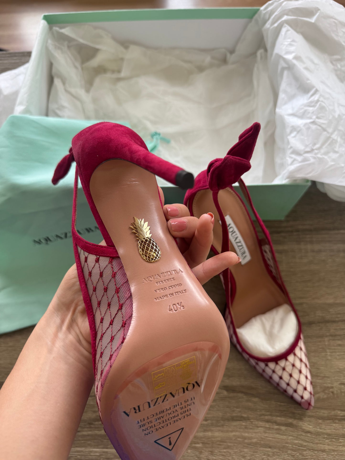 Pantofii Bow Tie Aquazzura spectaculoși din piele naturală, în condiție nouă ( mărimea 40,5) 
Spectaculoși, lucrați impecabil.