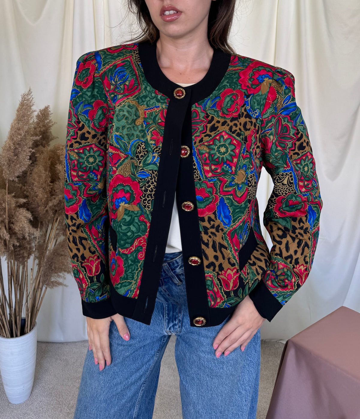 Jacheta vintage cu print superb și nasturi tip bijuterie ( mărimea L/XL)