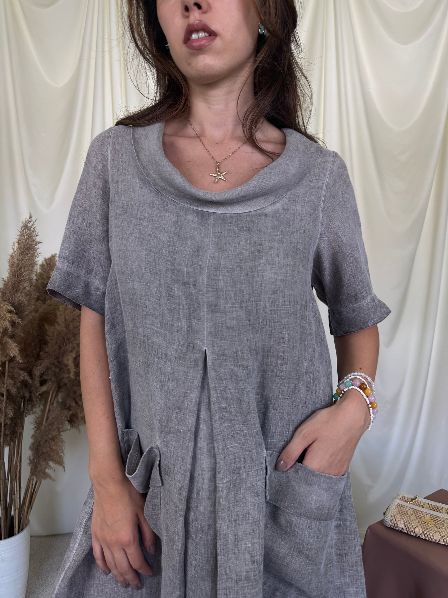 Rochie de vară din 100% in cu croi amplu și năsturei la spate ( mărimea M-L)