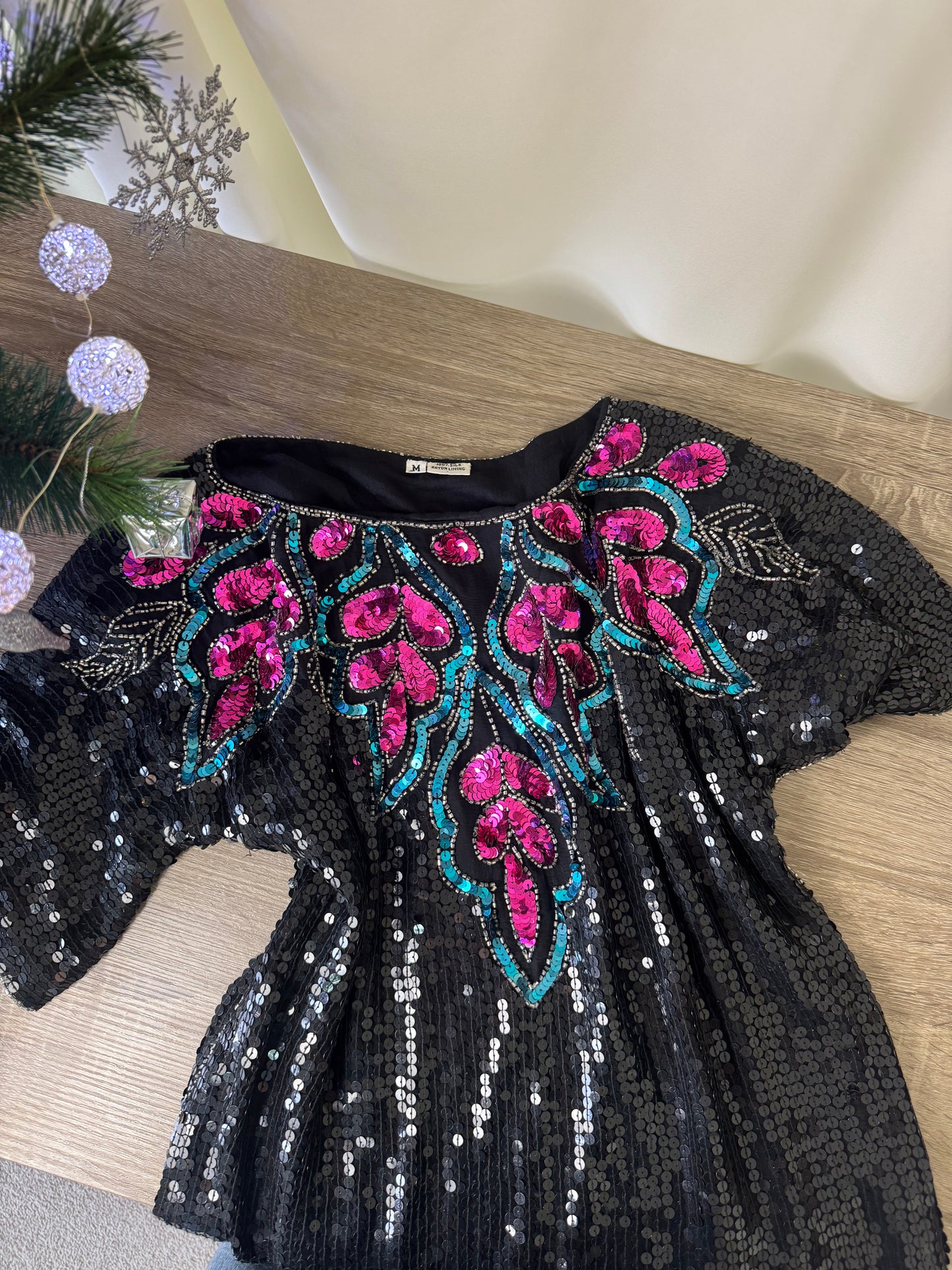 Piesa vintage superbă din mătase naturală cu mărgele și paiete( mărimea M )