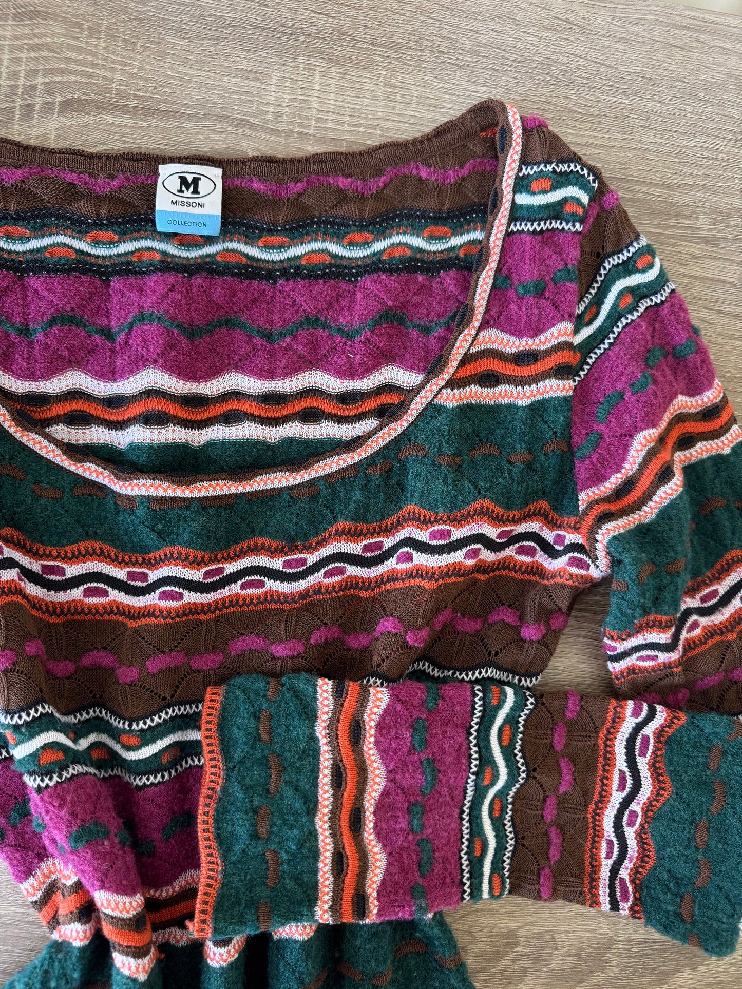Rochie MISSONI in dungi cu mâneci lungi superbe 
(Mărimea S-M)