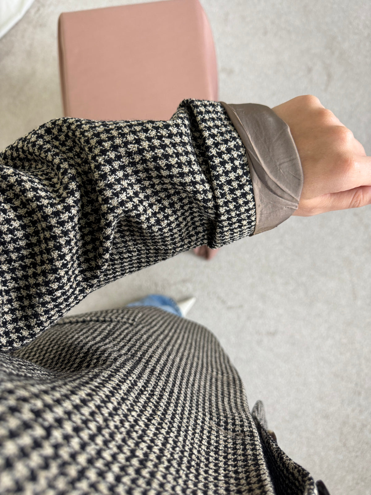 Back! Sacou premium HUGO BOSS în croi bărbătesc din lana tip tweed de lana ( mărimea L)