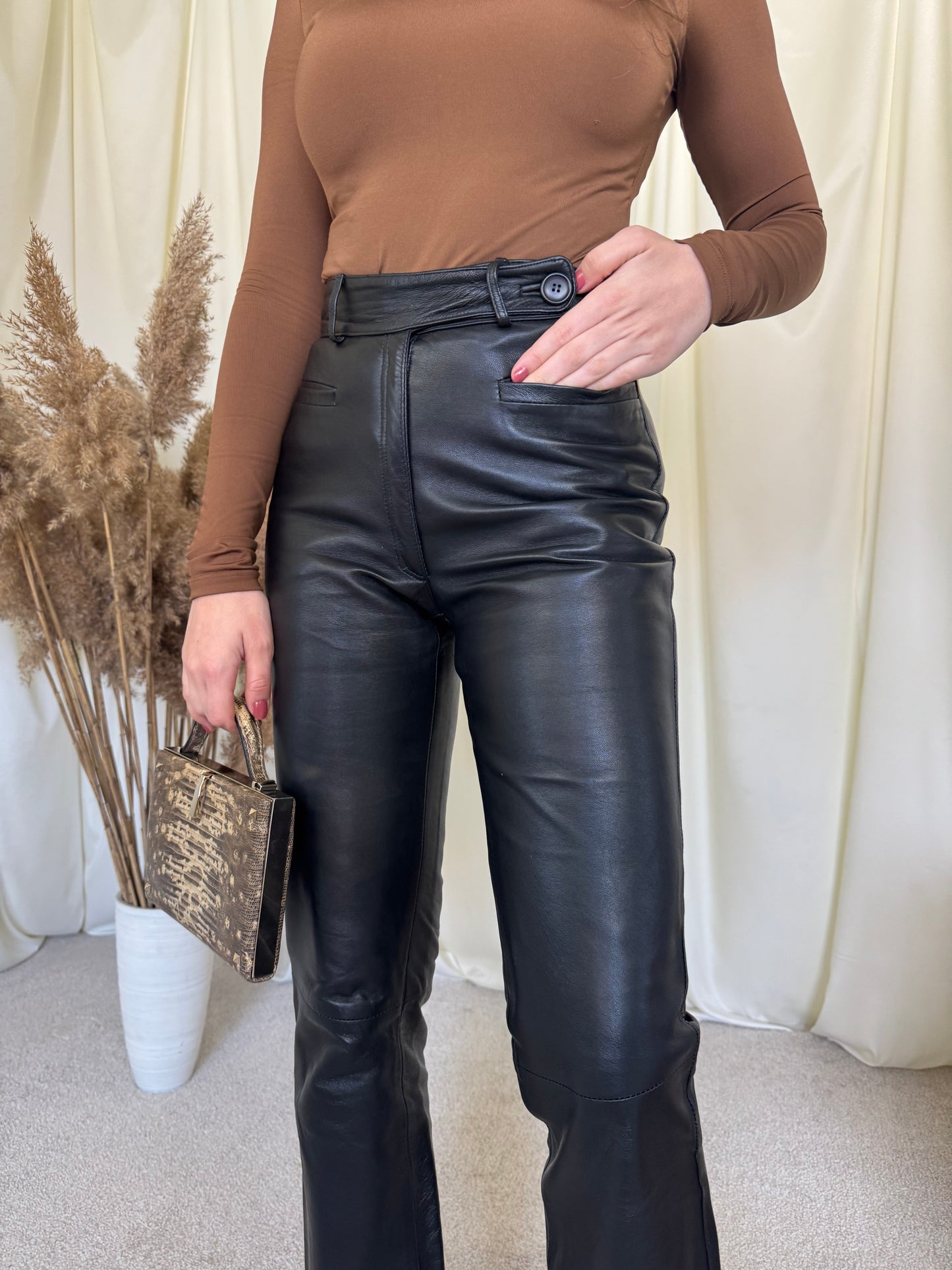 (BACK IN STOCK) Pantalon din piele naturala super fina( mărimea xs)
