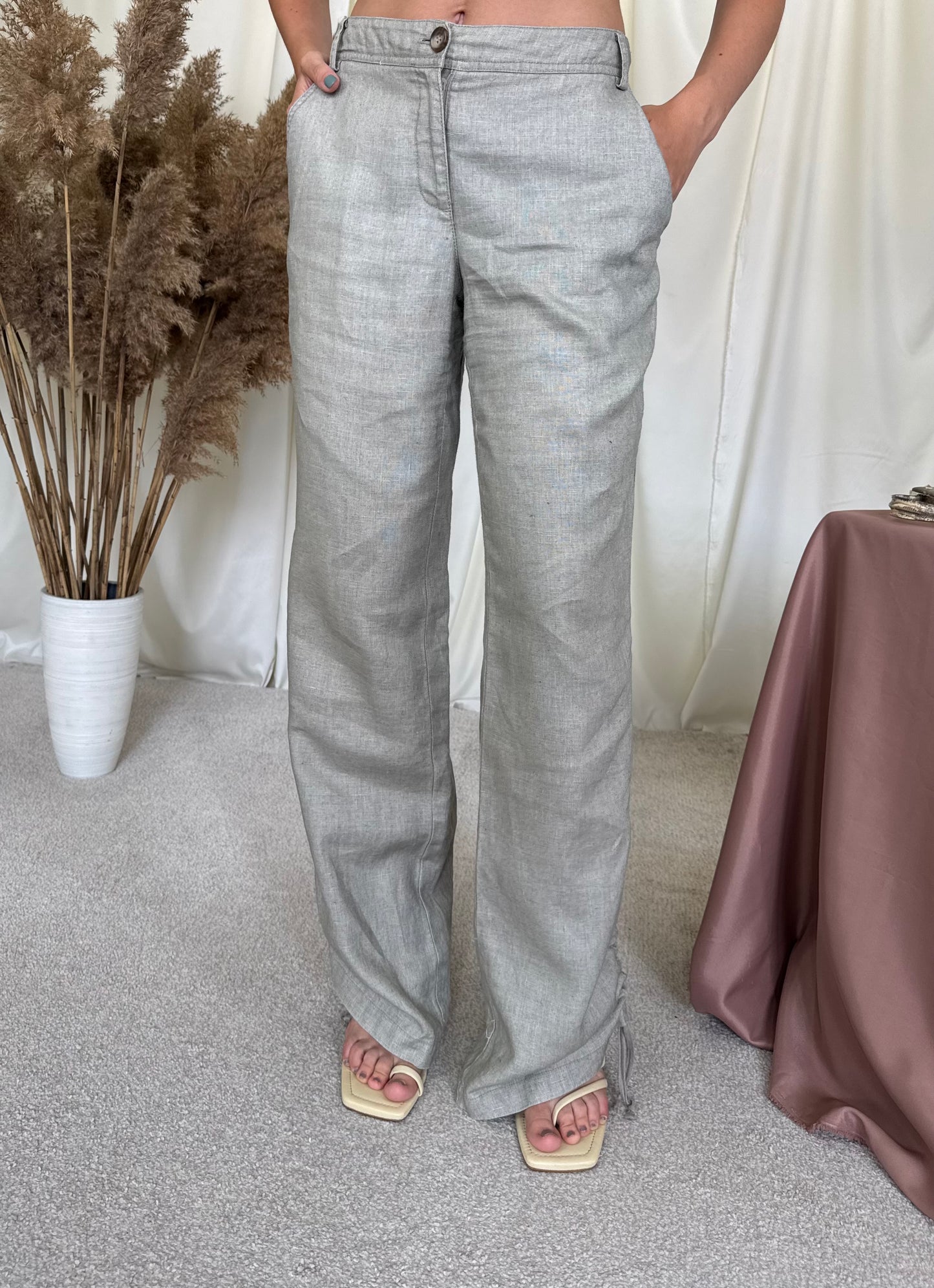 Pantaloni lejeri din 100% in cu detaliu tip șnur 
(Mărimea 40/M-L)