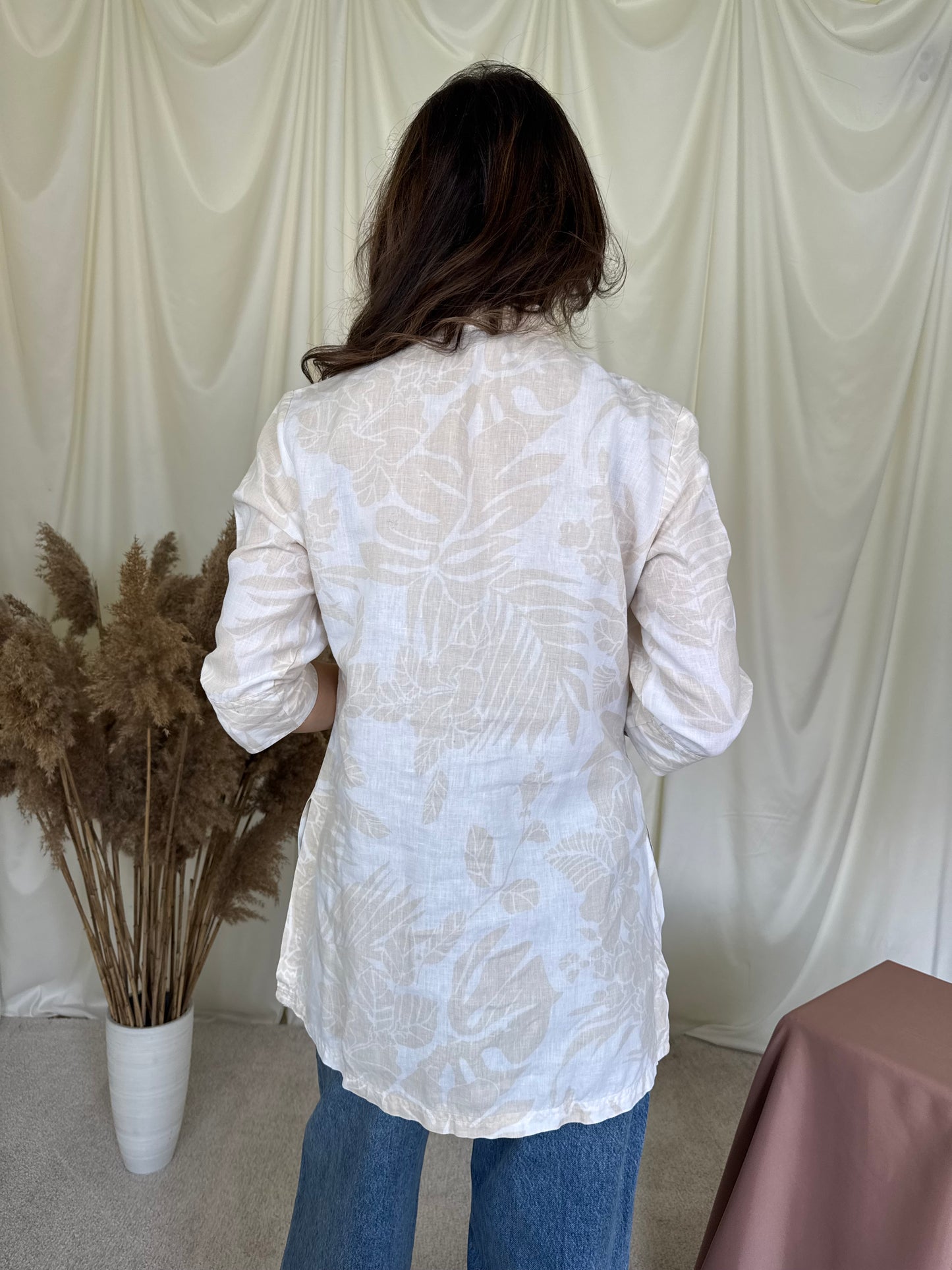 Cămașă superbă din 100% in cu print floral 
(Mărimea S/M)