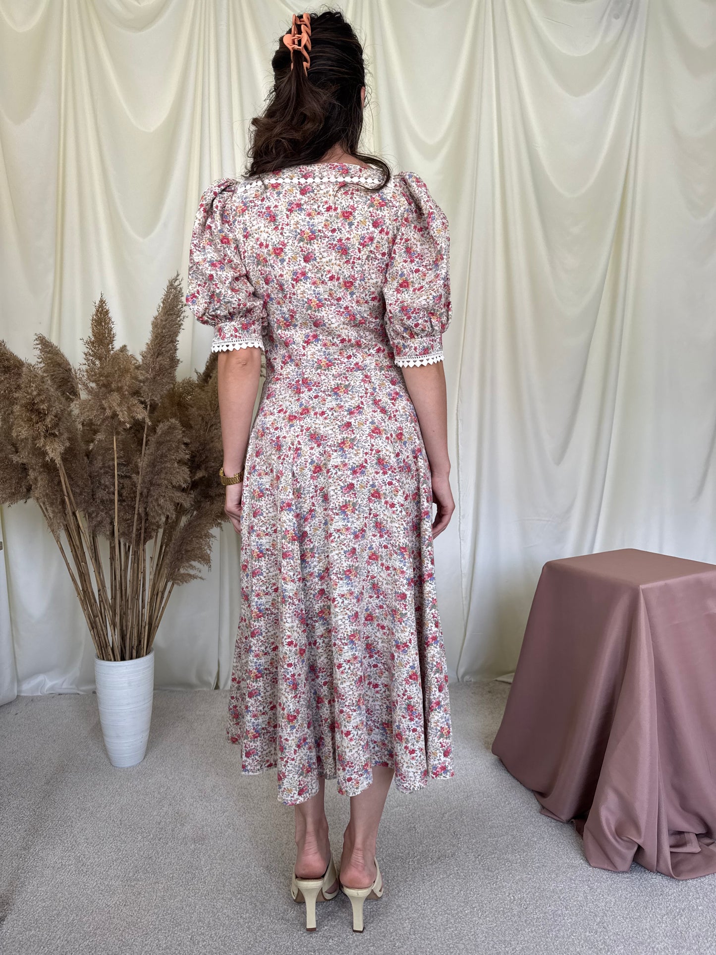 Rochie vintage cu print floral din bumbac și in, talie cambrata 
(Mărimea S)