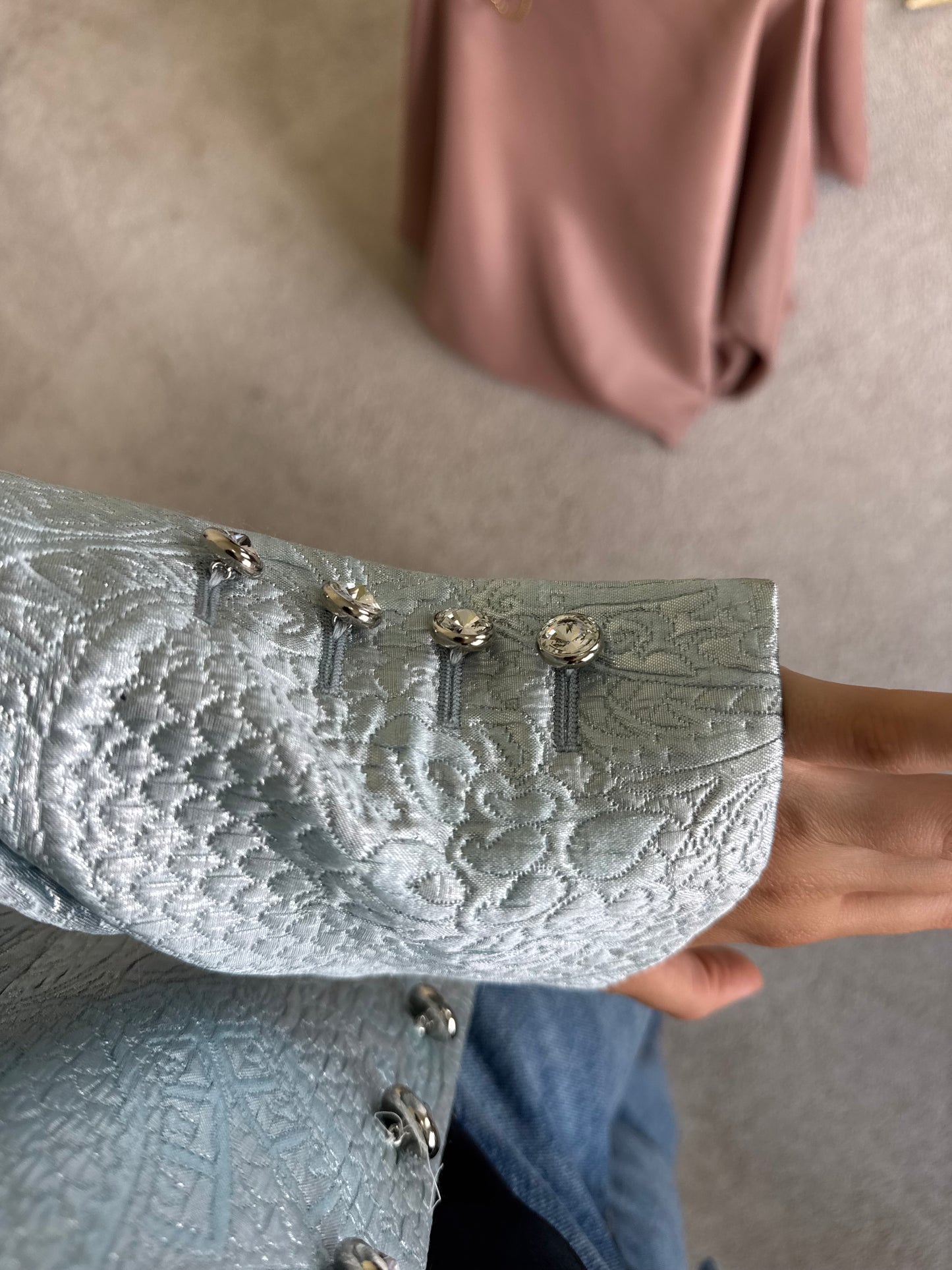 Sacou vintage ESCADA rarisim cu nasturi tip bijuterie din lana și mătase 
(Mărimea M)