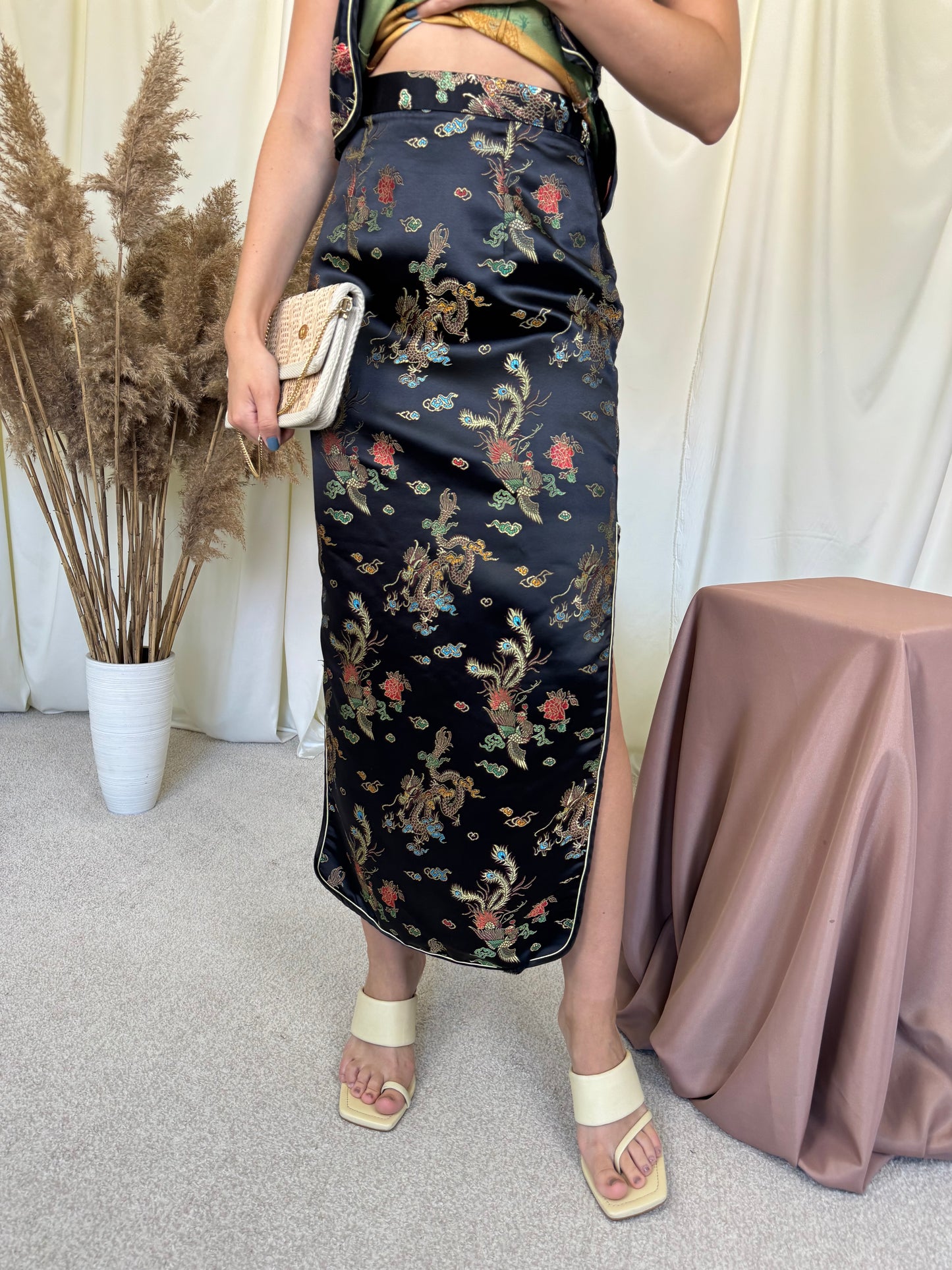 Set în stil chinezesc din 100% mătase naturală, cămașă + fusta cu talie înaltă și șlițuri laterale( mărimea XS-XS/S)