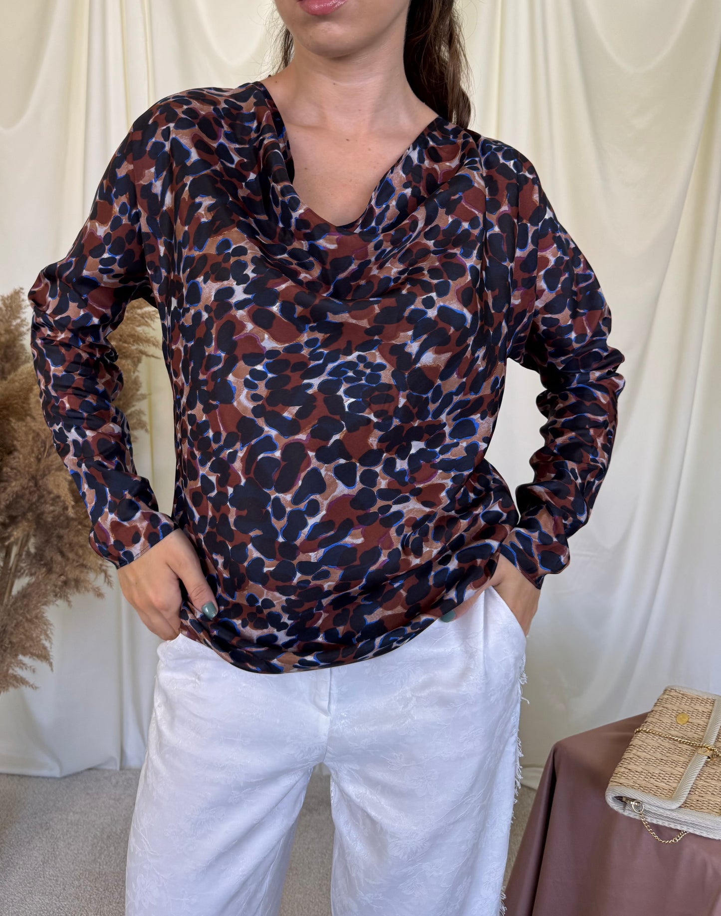Camasa/ bluză din 100% matase naturala cu print Hugo Boss ( mărimea S/M)