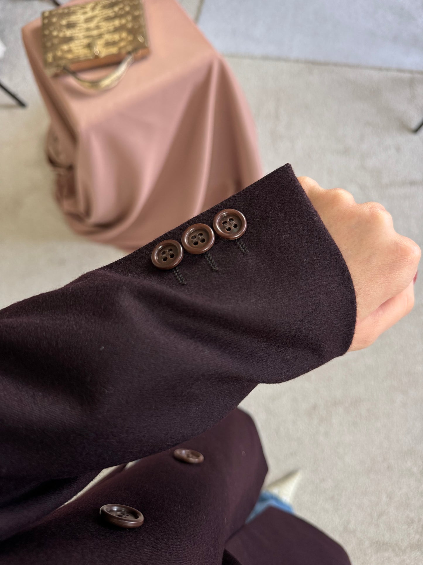 Sacou vintage premium HUGO BOSS tip palton, este mai gros, stofă moale 100% lână 
(Mărimea L)