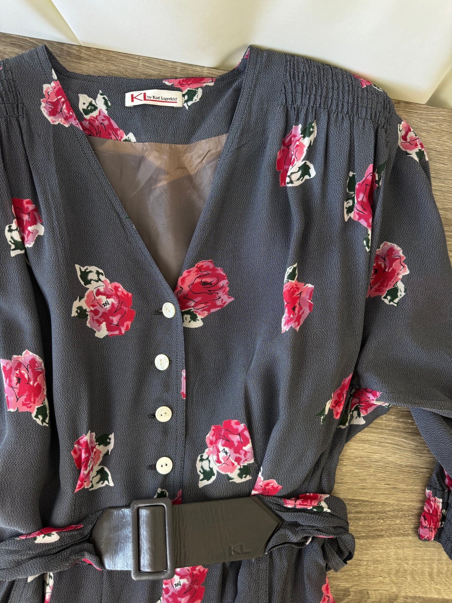 Rochie vintage KARL LAGERFELD cu centura din piele naturala inscripționată, print floral ( mărimea M/L)