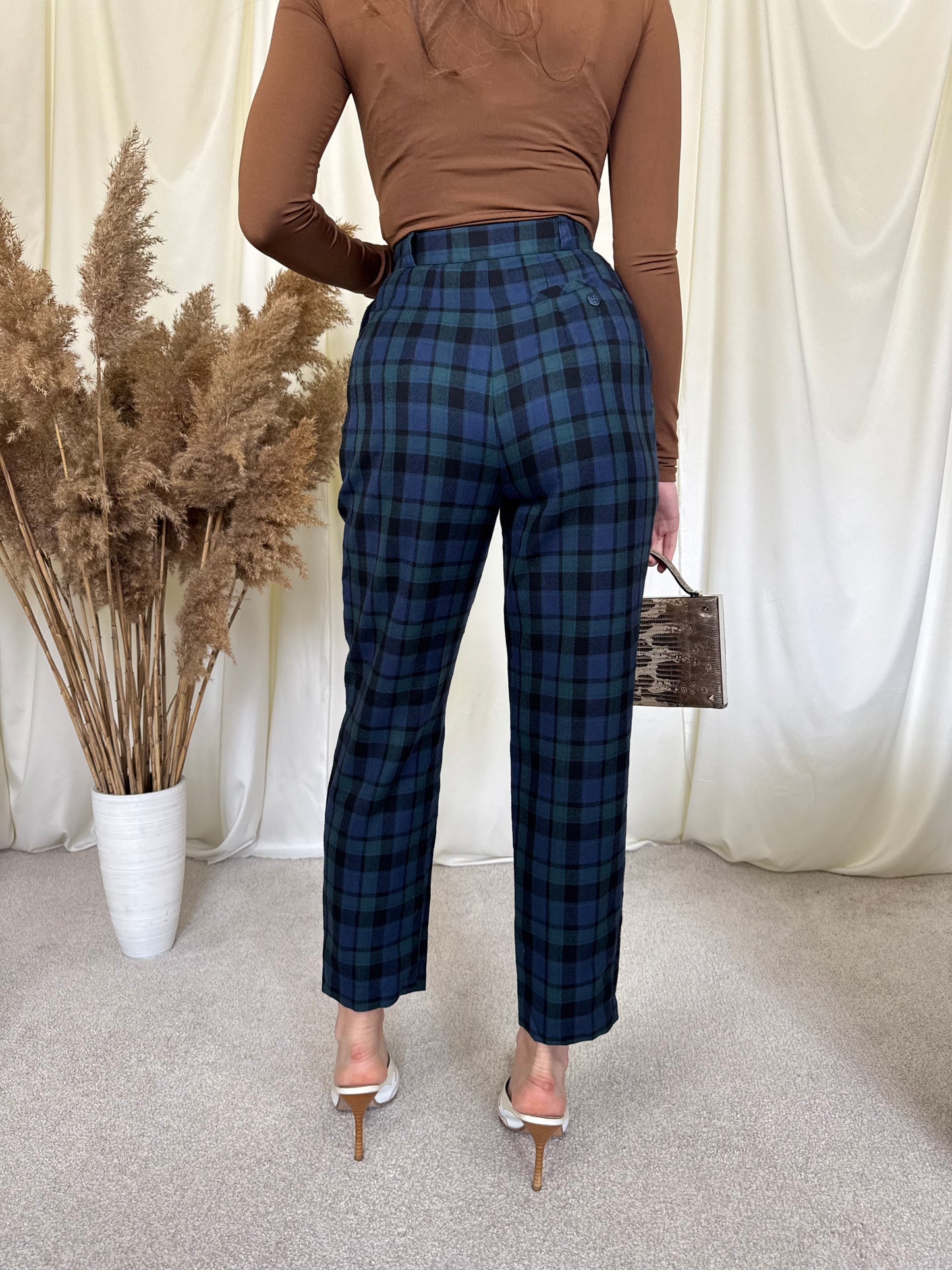 Pantalon vintage din lana cu talie super înaltă, (mărimea XS)