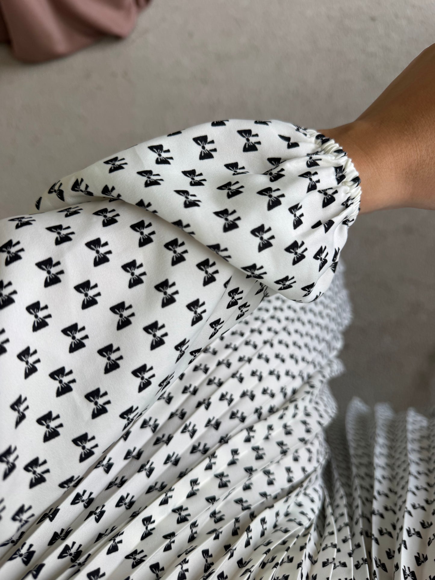 Rochie MAJE cu talie marcata elastică și print alb-negru 
(Mărimea S)