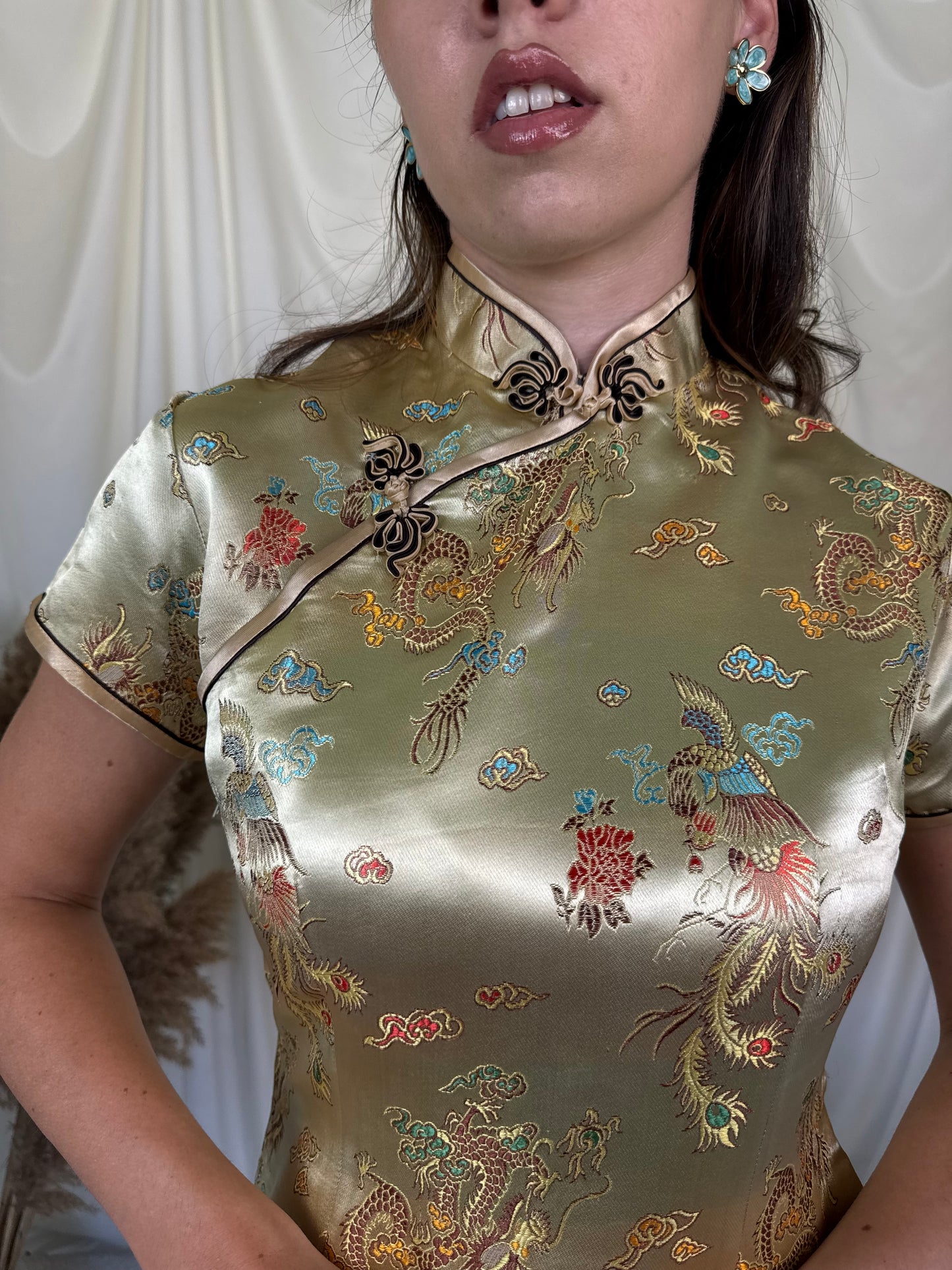 Rochie superbă asiatică cu print și șlițuri laterale (Mărimea S)