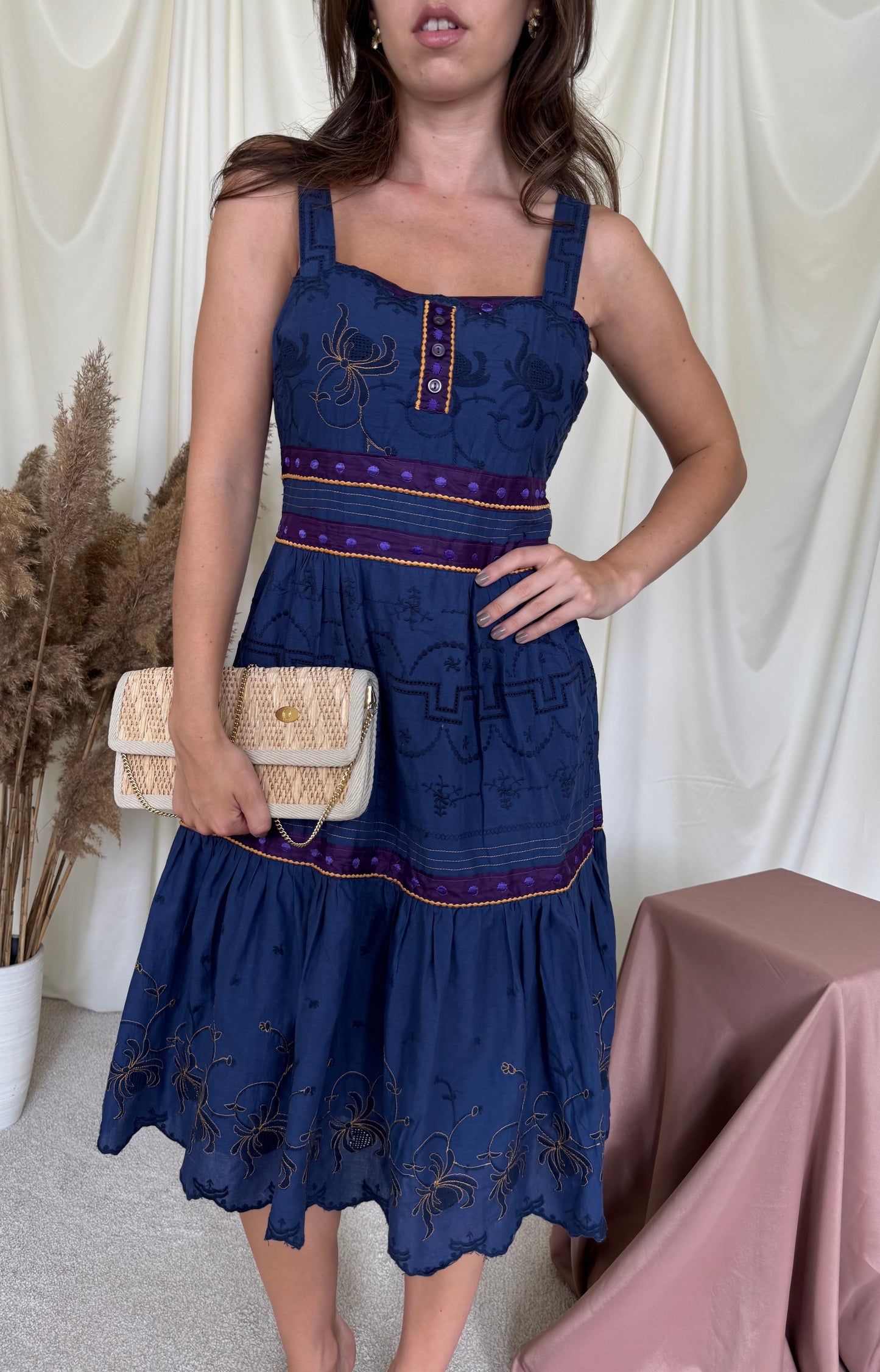 Rochie brodată de vară din 100% bumbac, accente mov ( mărimea XS-S)