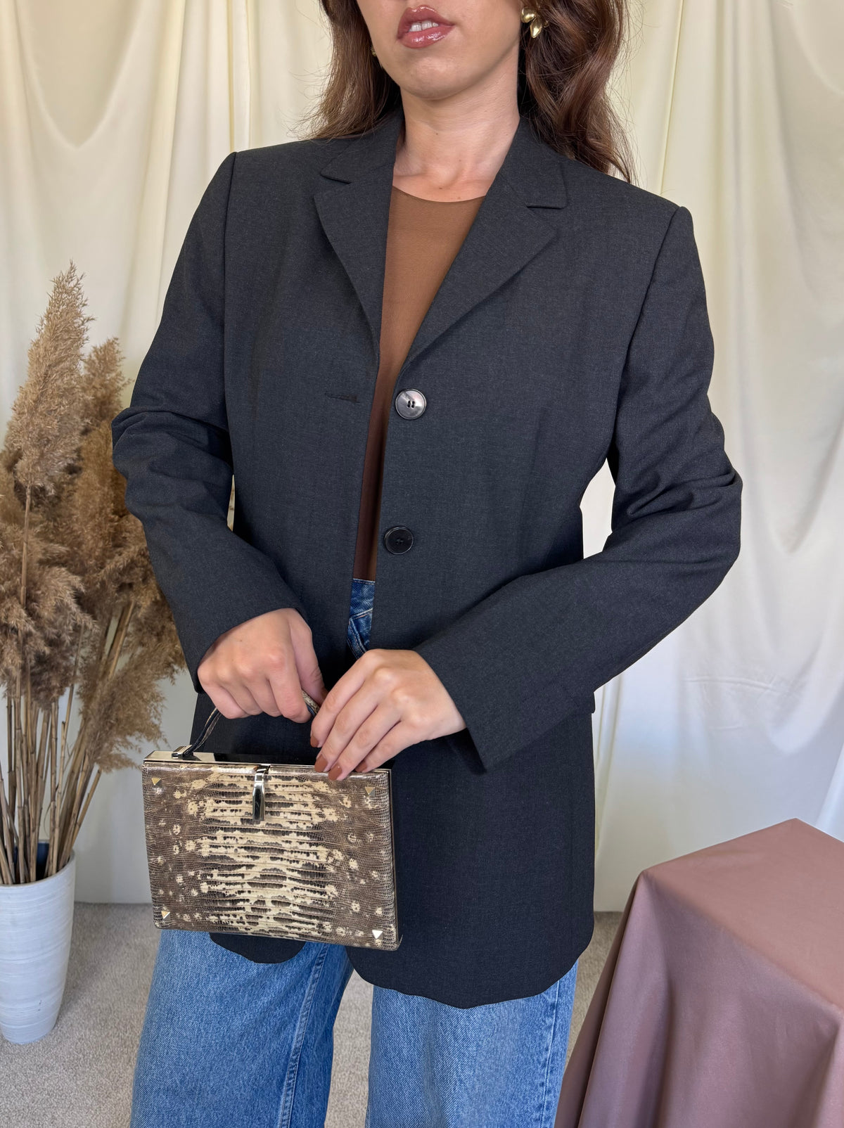 Sacou vintage din 100% lână gri, croi mai lung cu nasturi ascunși  ( mărimea M/40)